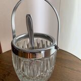 Ice bucket with spoon