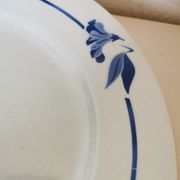 Creil et Montereau round serving dish, blue flower motif