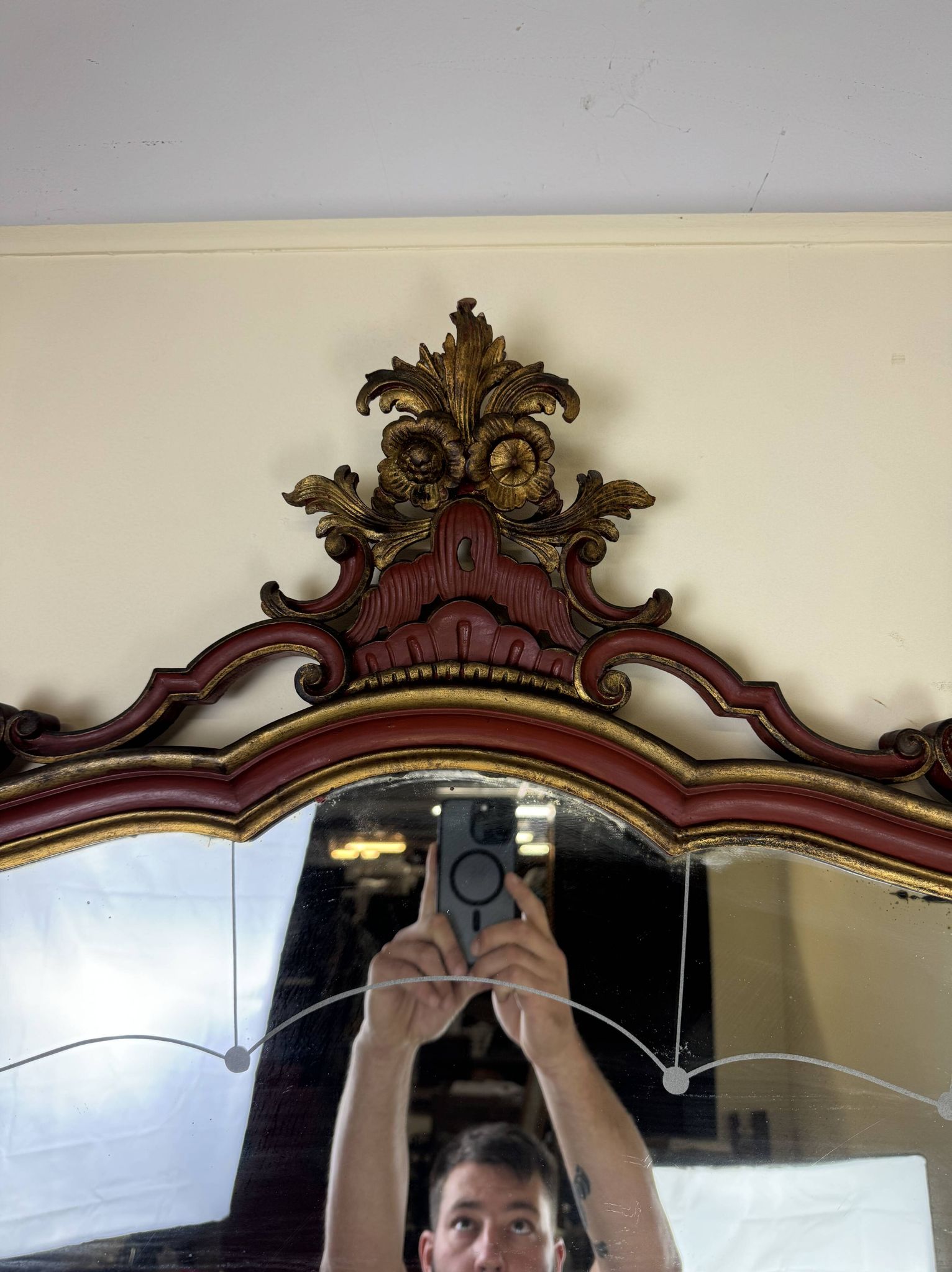 Important Venetian Baroque mirror in Louis XV style in lacquered and gilded wood