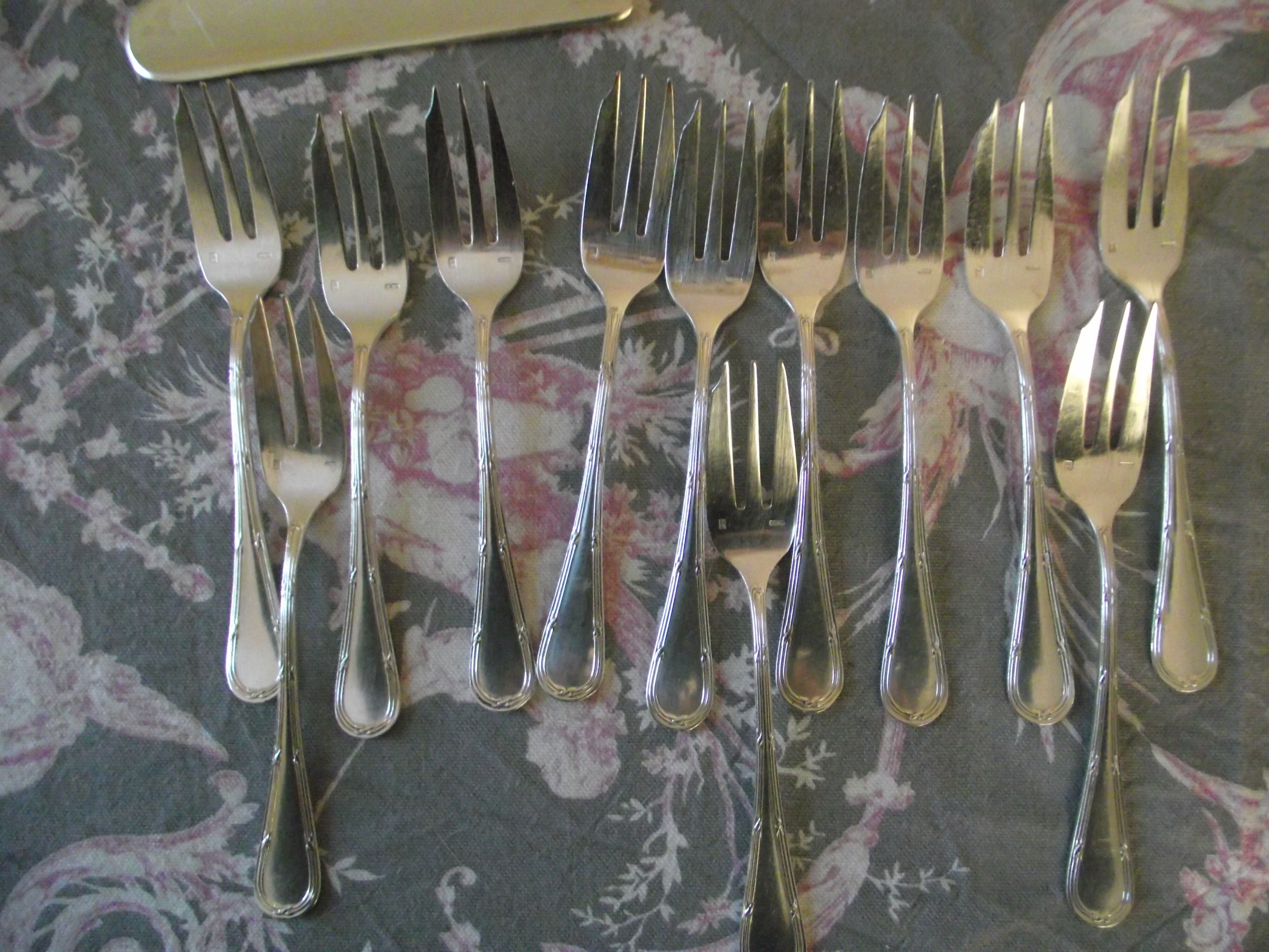 Louis XVI-style silver metal dessert service from Apollo