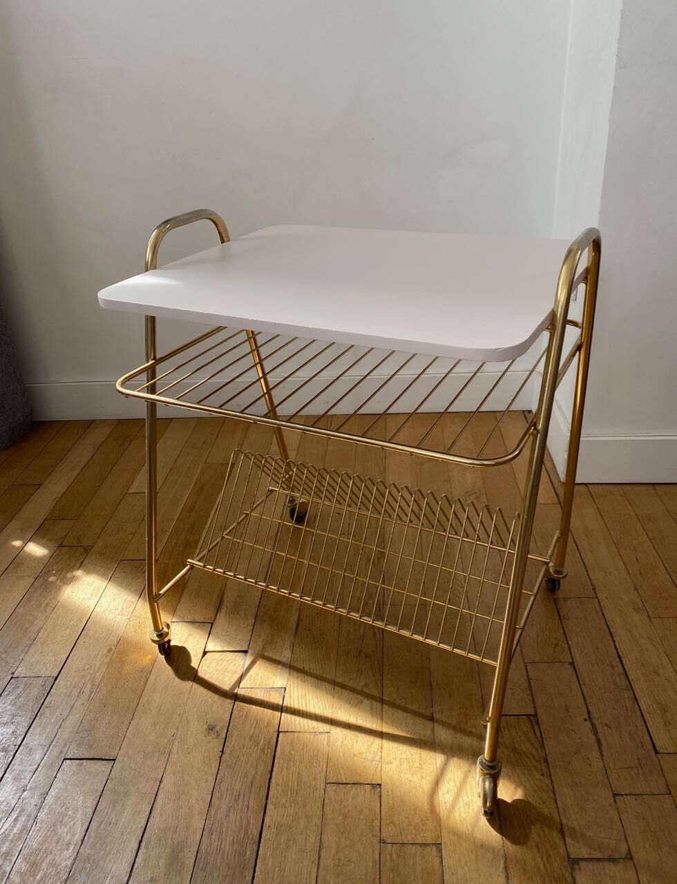 Storage-vinyl extra table