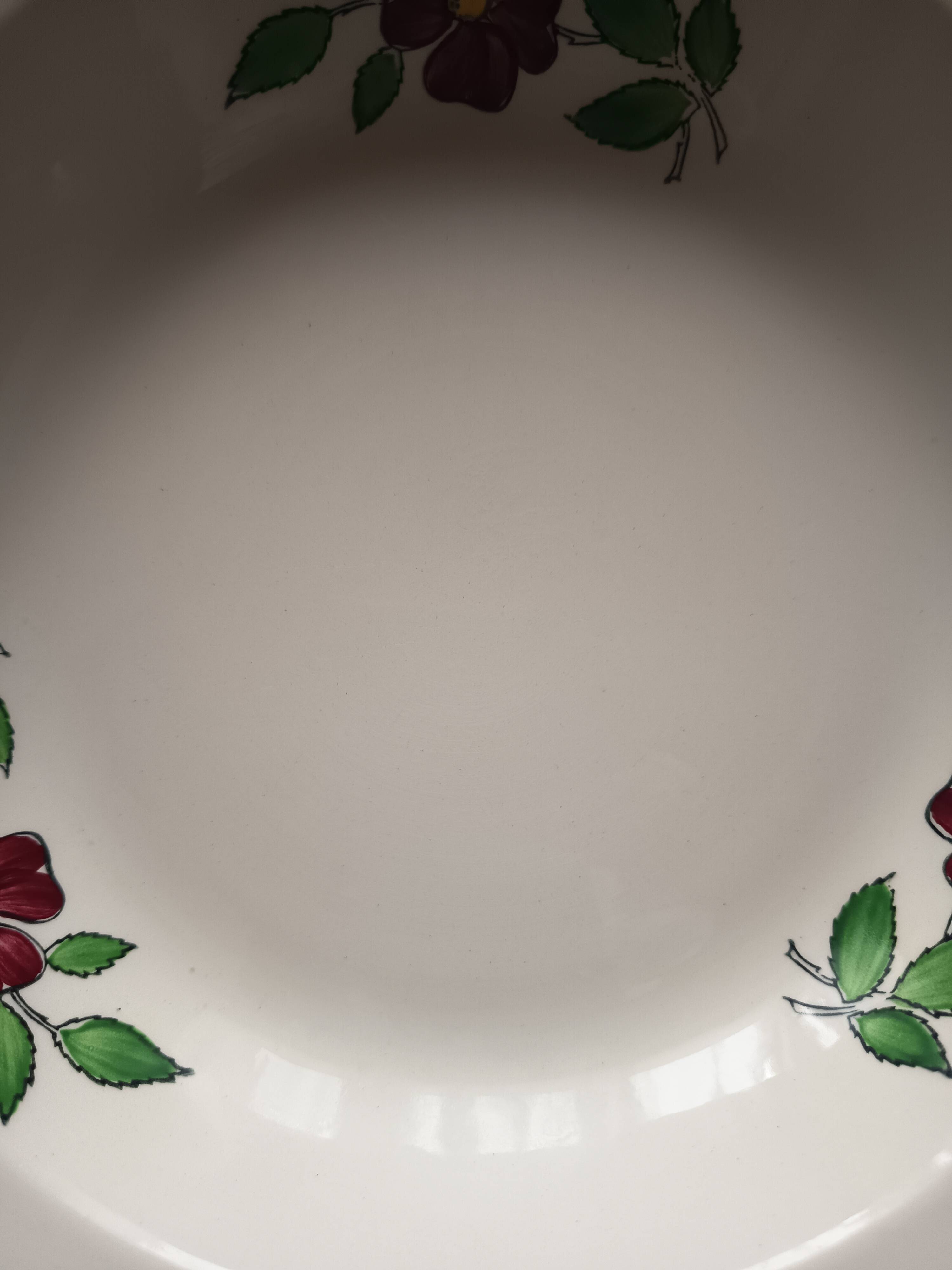 Shallow presentation dish porcelain from Gien