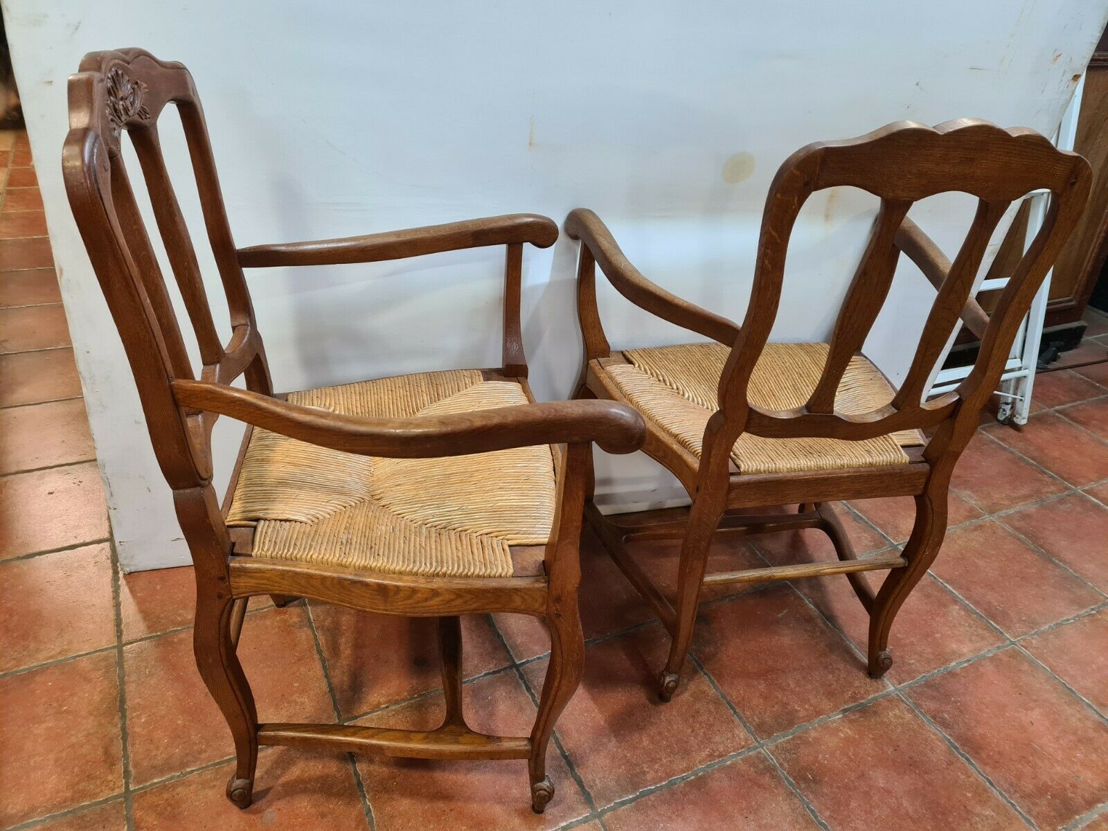 Louis XV oak-style mulched armchairs