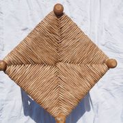 Tabouret bas en bois et paille