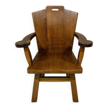 Fauteuil brutaliste rustique en chêne massif des années 1960.
