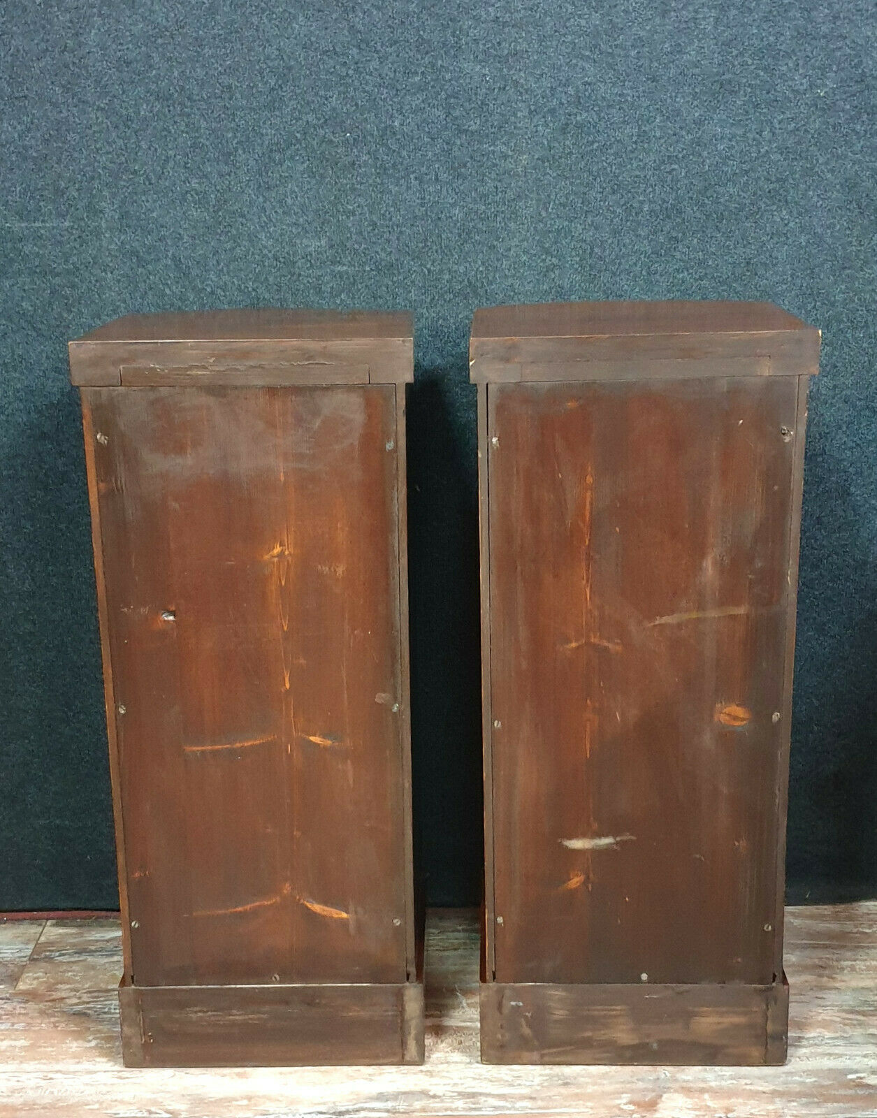 Pair of ceremonial furniture at pedestal support height functions as libraries
