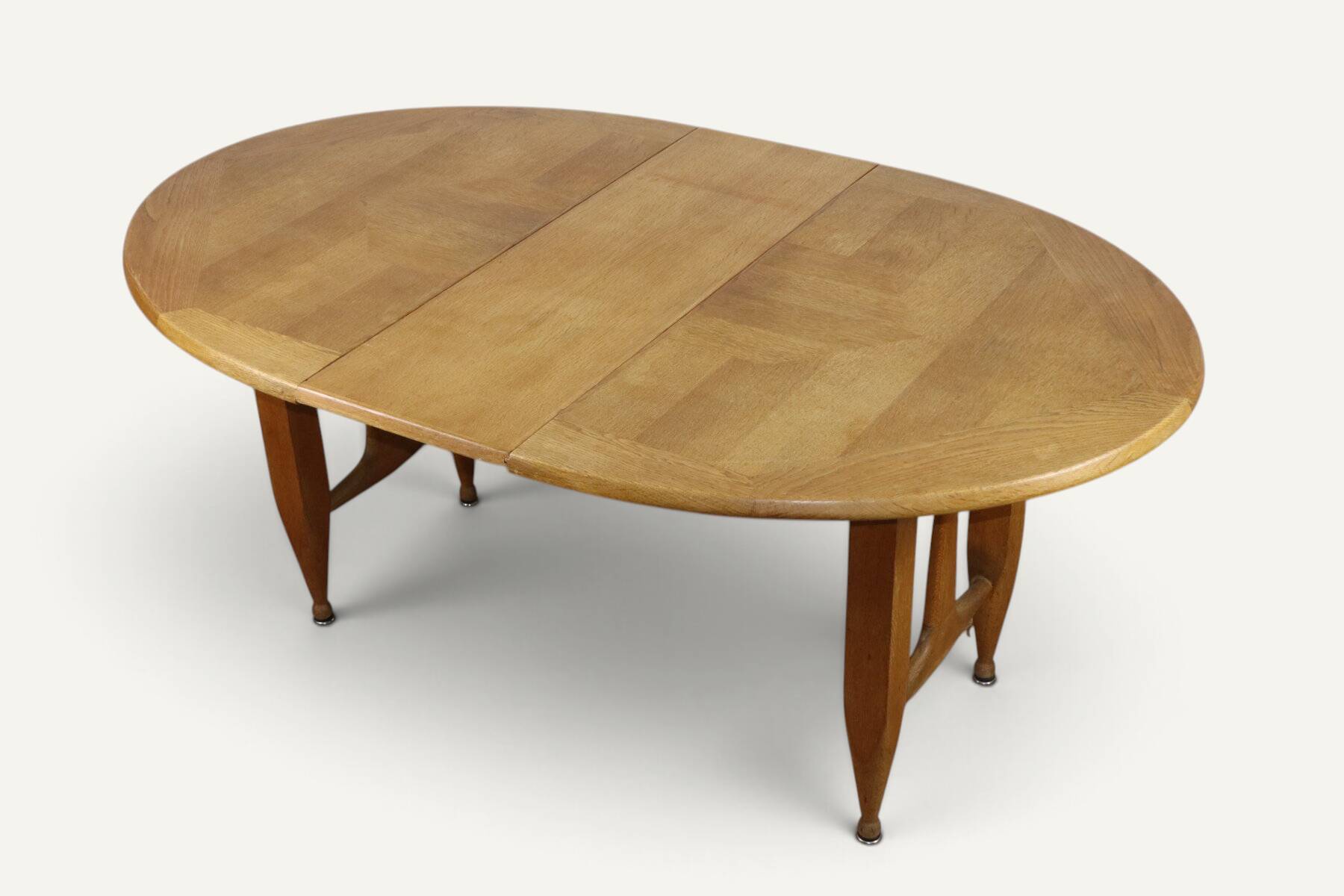 Extendable dining table in oak by Guillerme and Chambron - 1960s