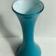 Vase en opaline bleu