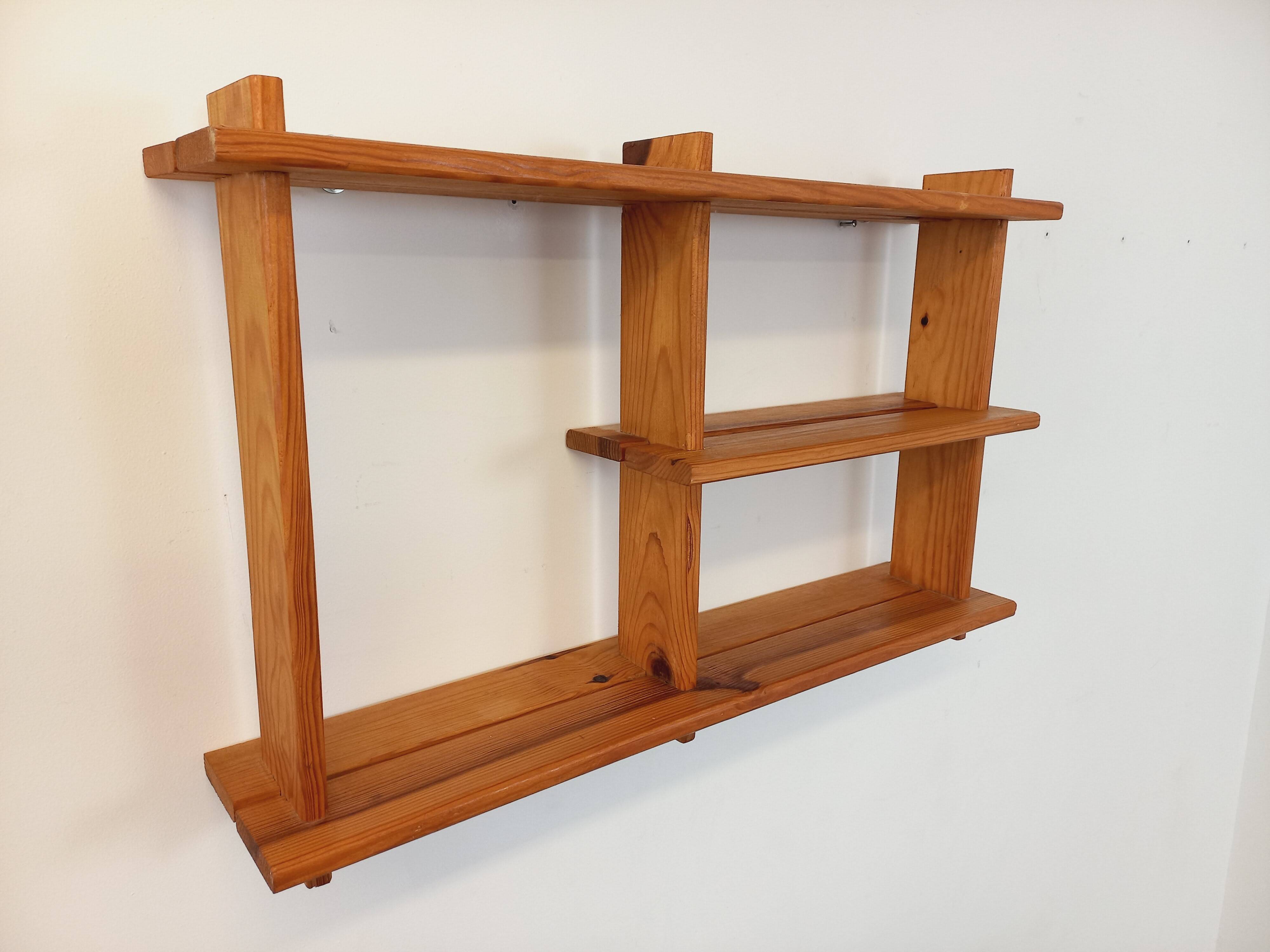 Vintage pine wall shelf in Maison Regain style from the 80s