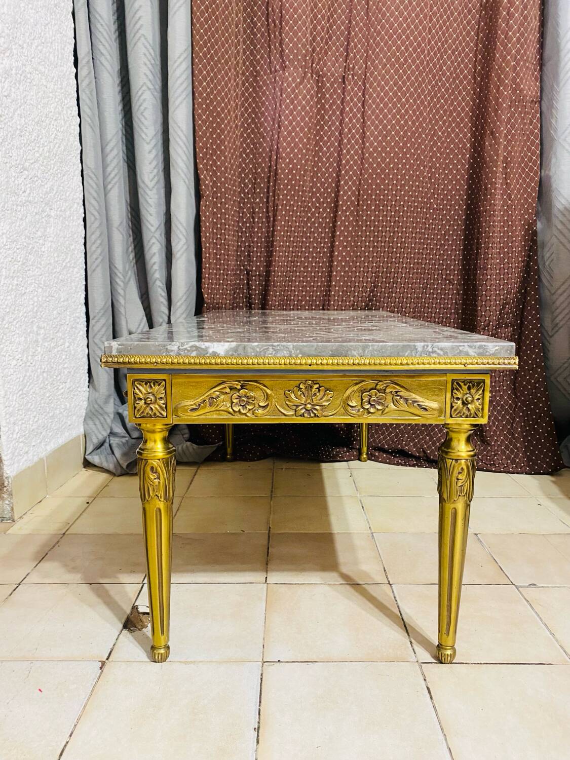 Louis XVI style coffee table – Marble and gilded bronze structure