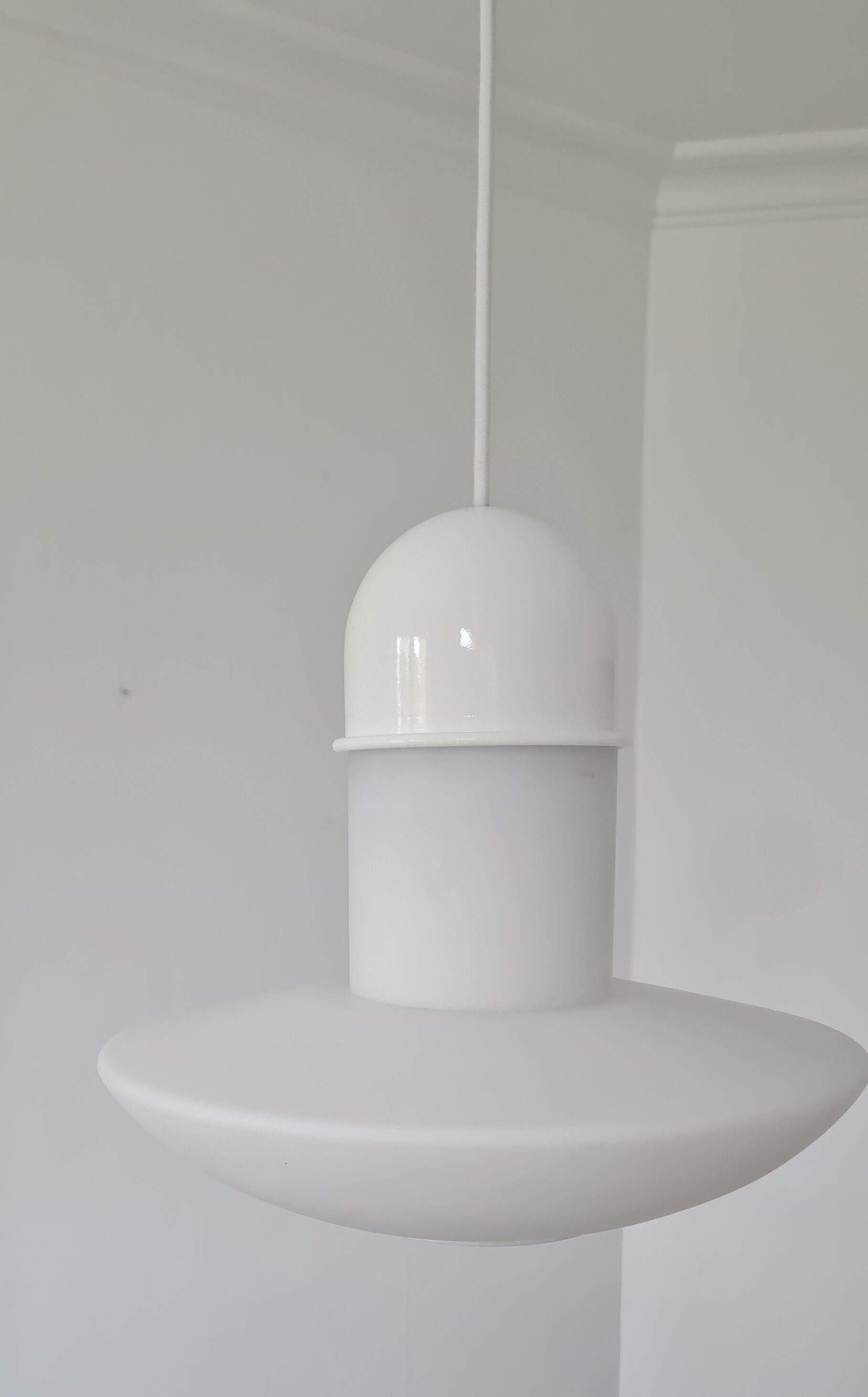 Suspension in white opaline limburg
