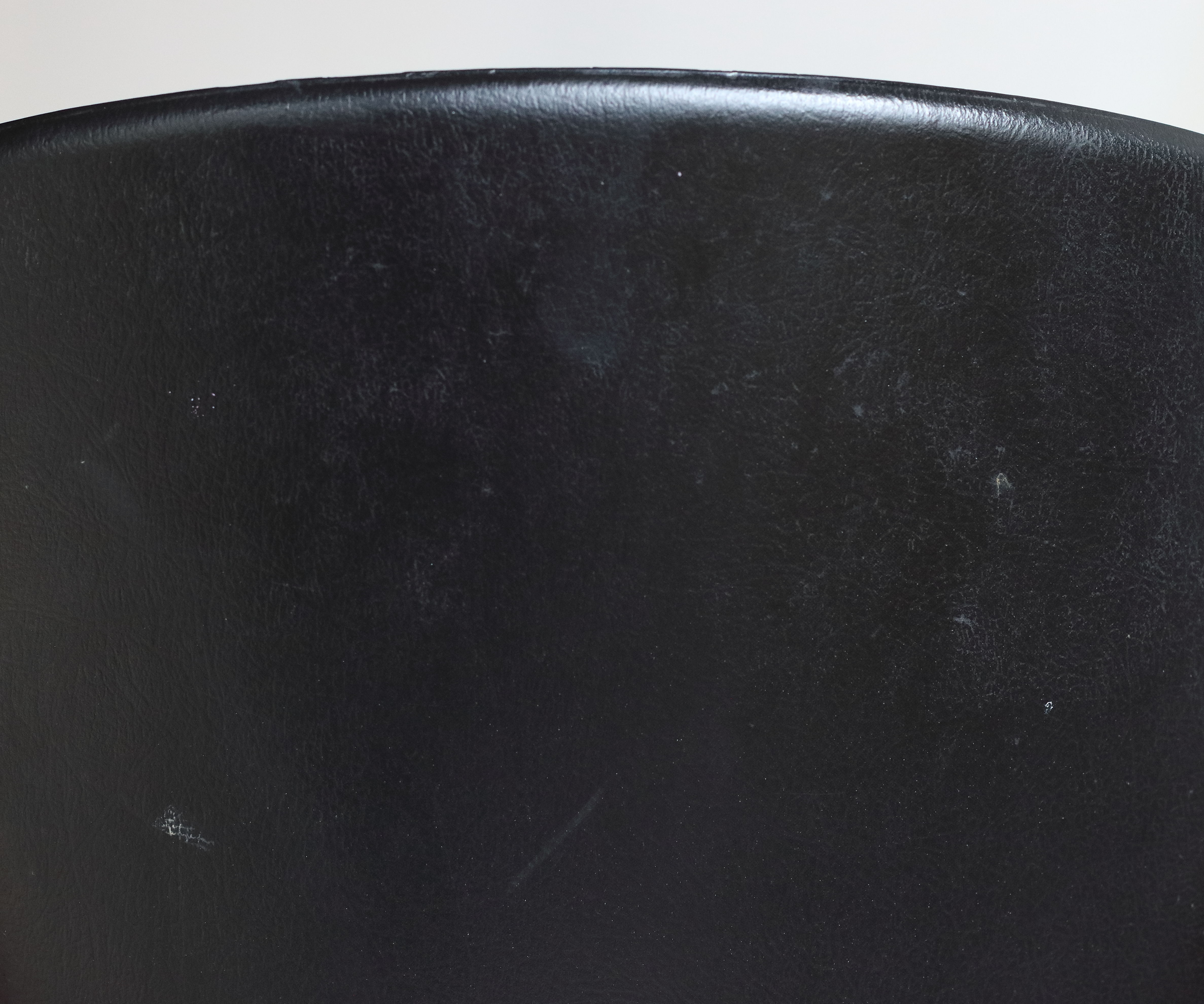 Suite of 6 Chairs Baumann model Pegasus in beech and faux black leather