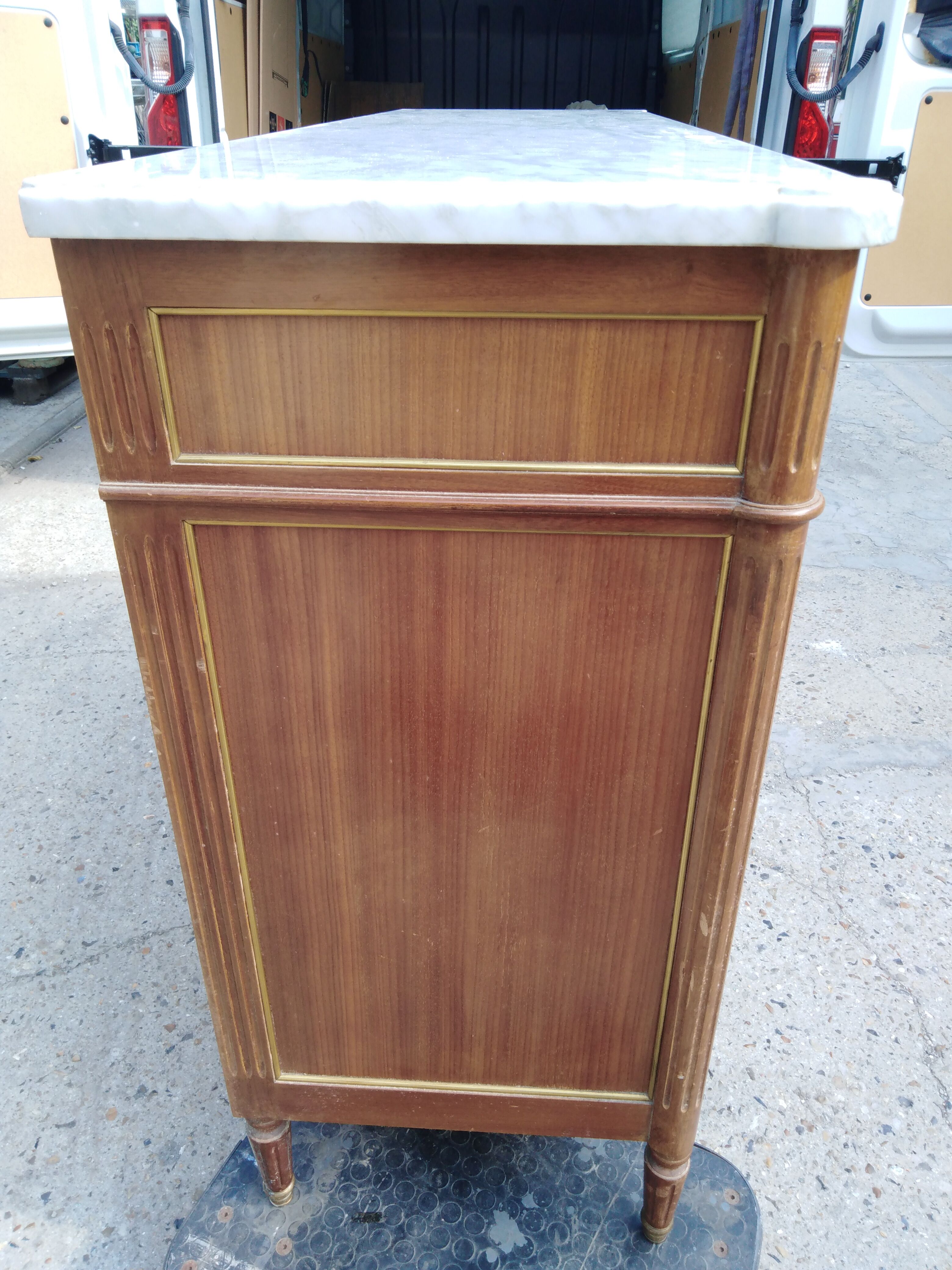 Small mahogany buffet on marble, Louis XVI style, 60s, in its juice!