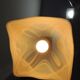 Suspension vintage années 70 en verre marbré miel – Luminaire design rétro