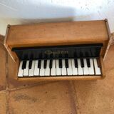 Old piano children's Opera