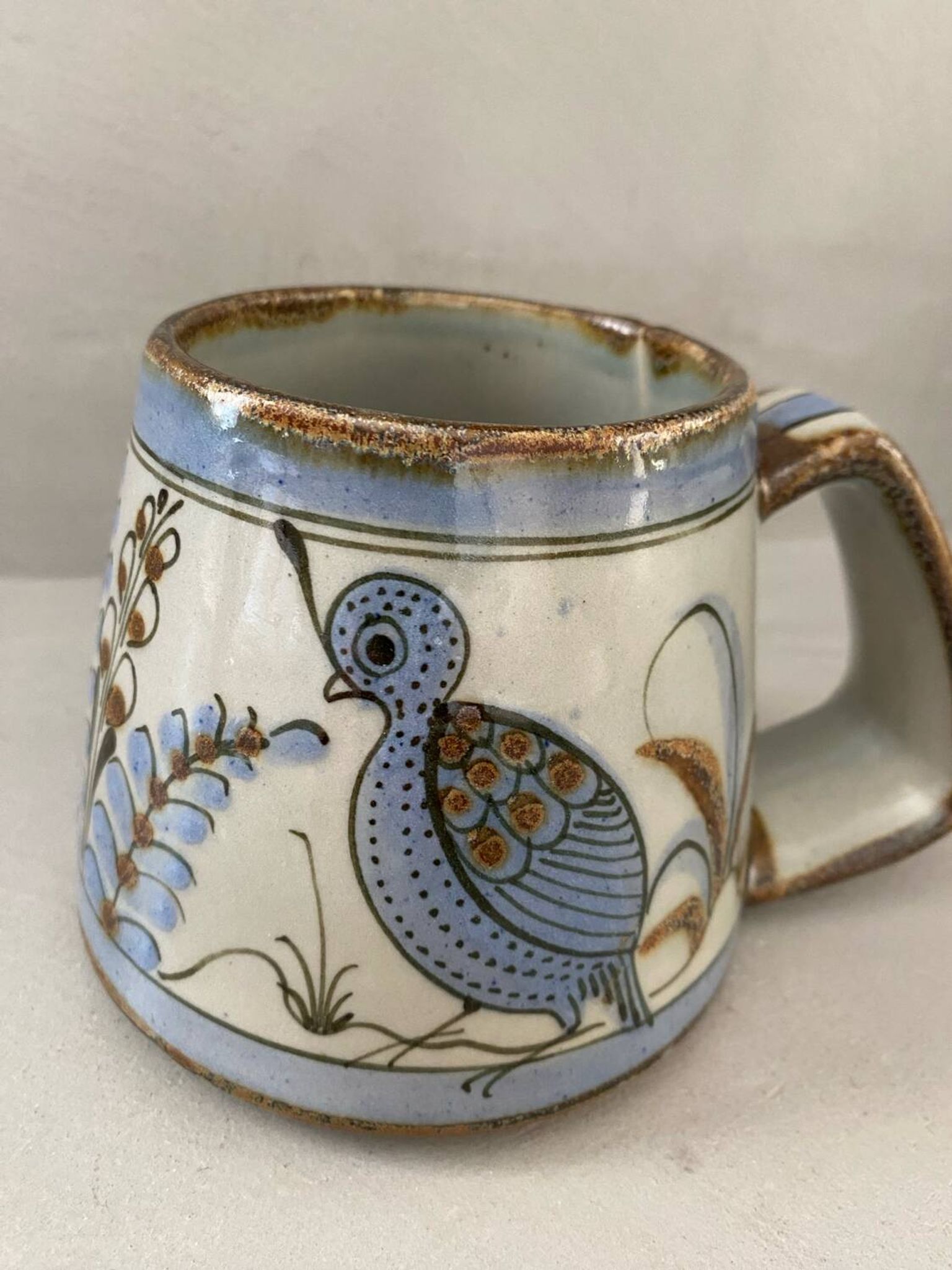 Vase mug en céramique artisanat mexicain signé oiseau fleur