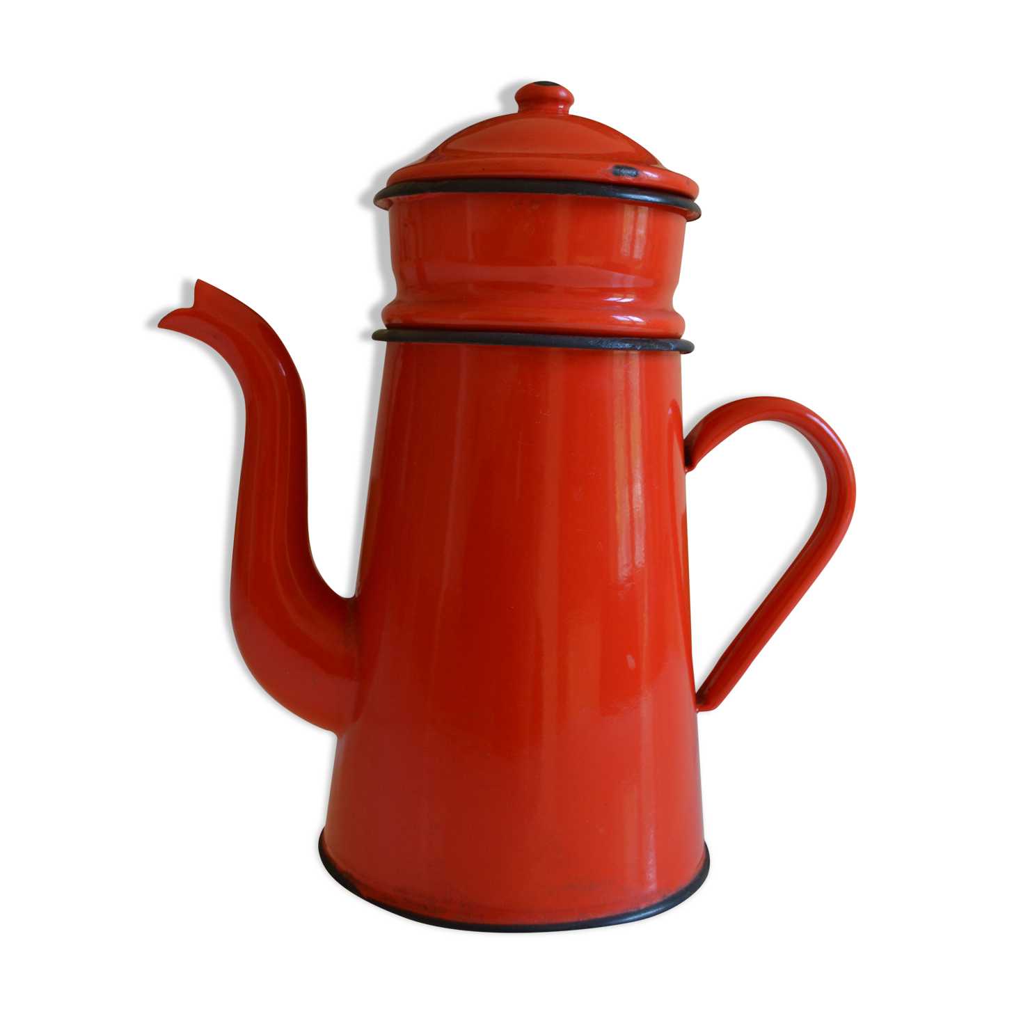 Vintage coffee maker in red and black enamelled sheet