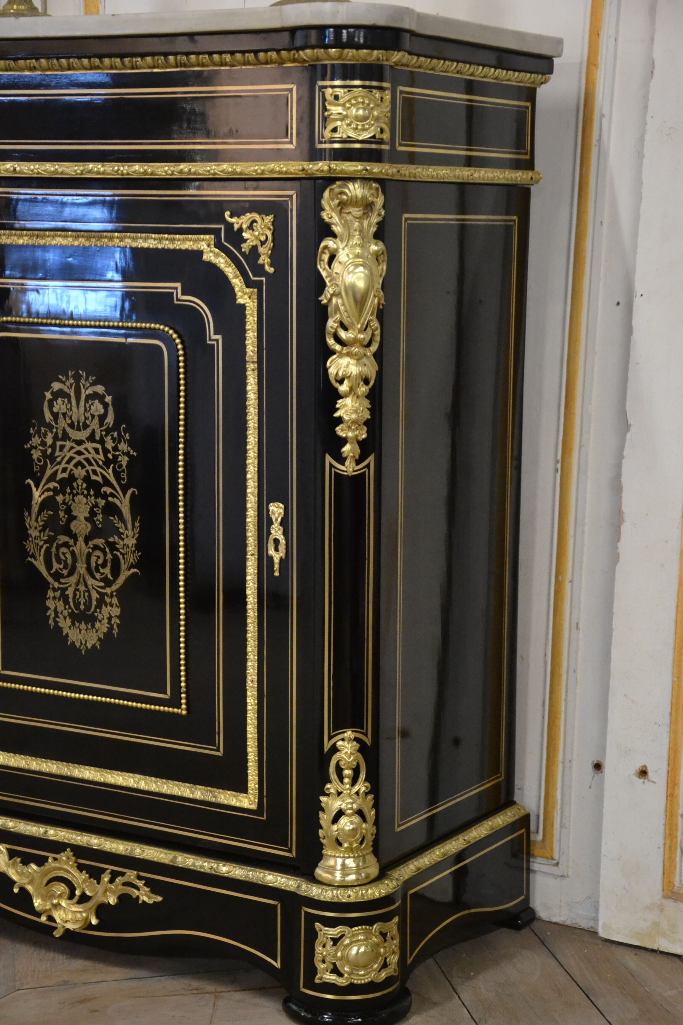 Meuble d’appui Napoléon III en bois noirci