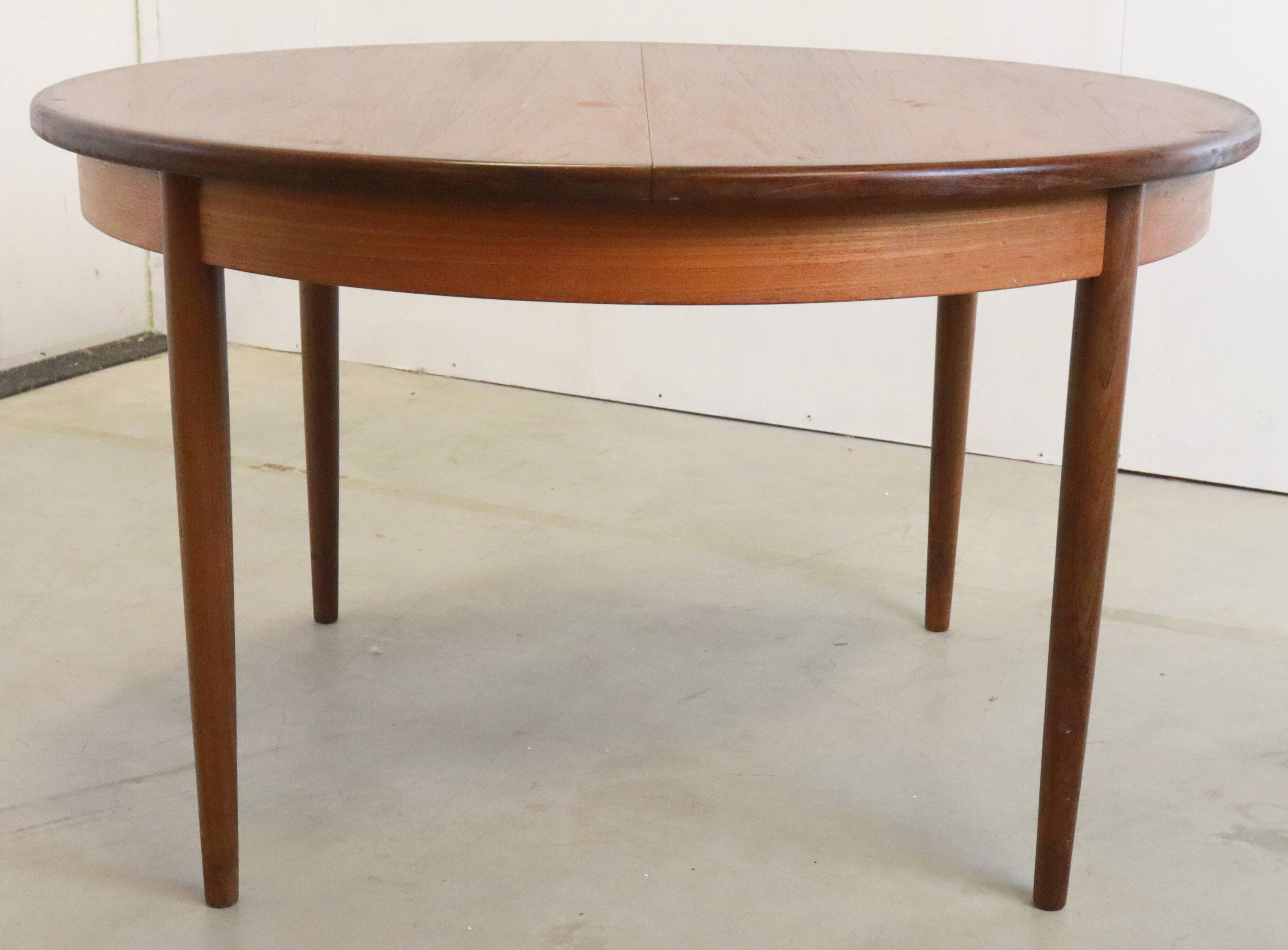 Round G-Plan vintage dining table extendable 'Prestwich'