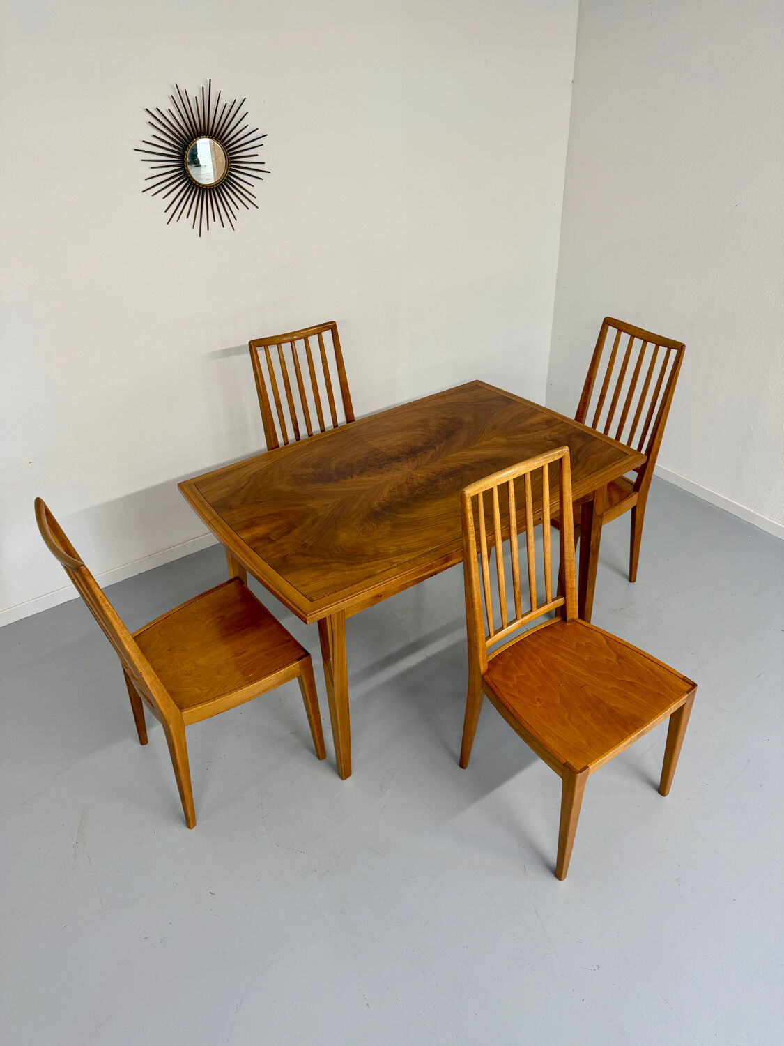 Table de repas à rallonges noyer massif design style scandinave an70