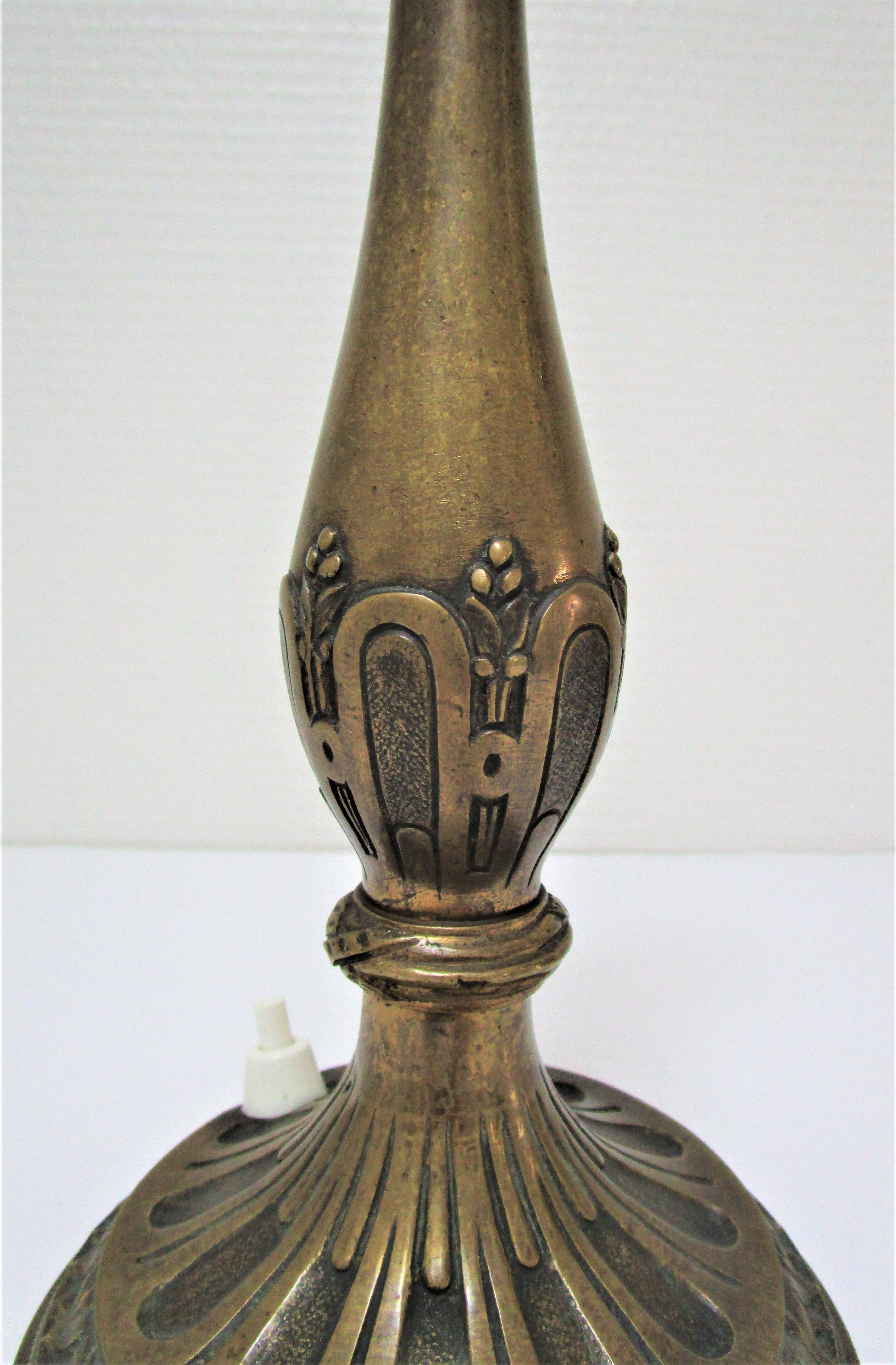 Patinated bronze lamp neo classic vintage style