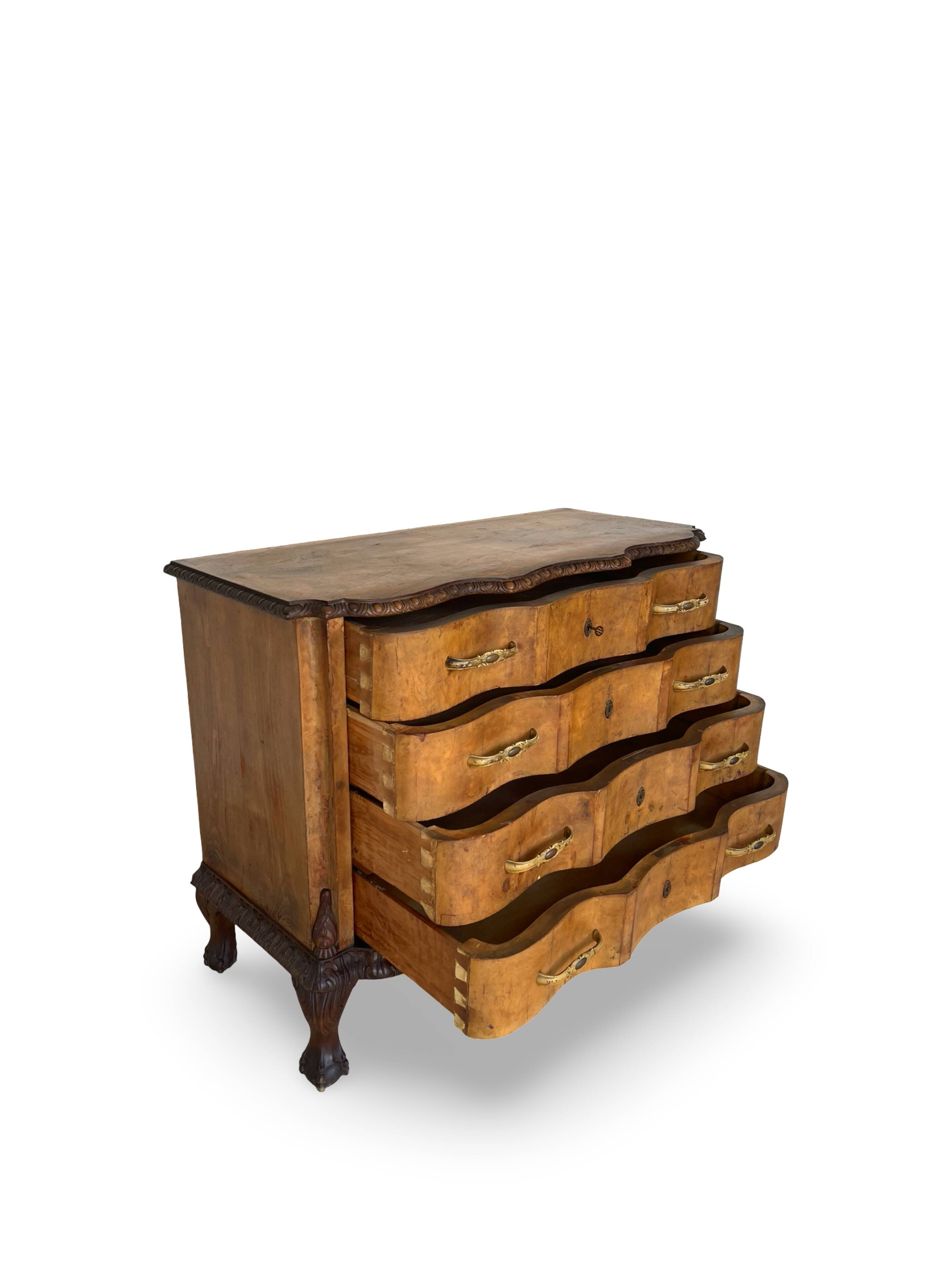 Commode italienne des années 1920.