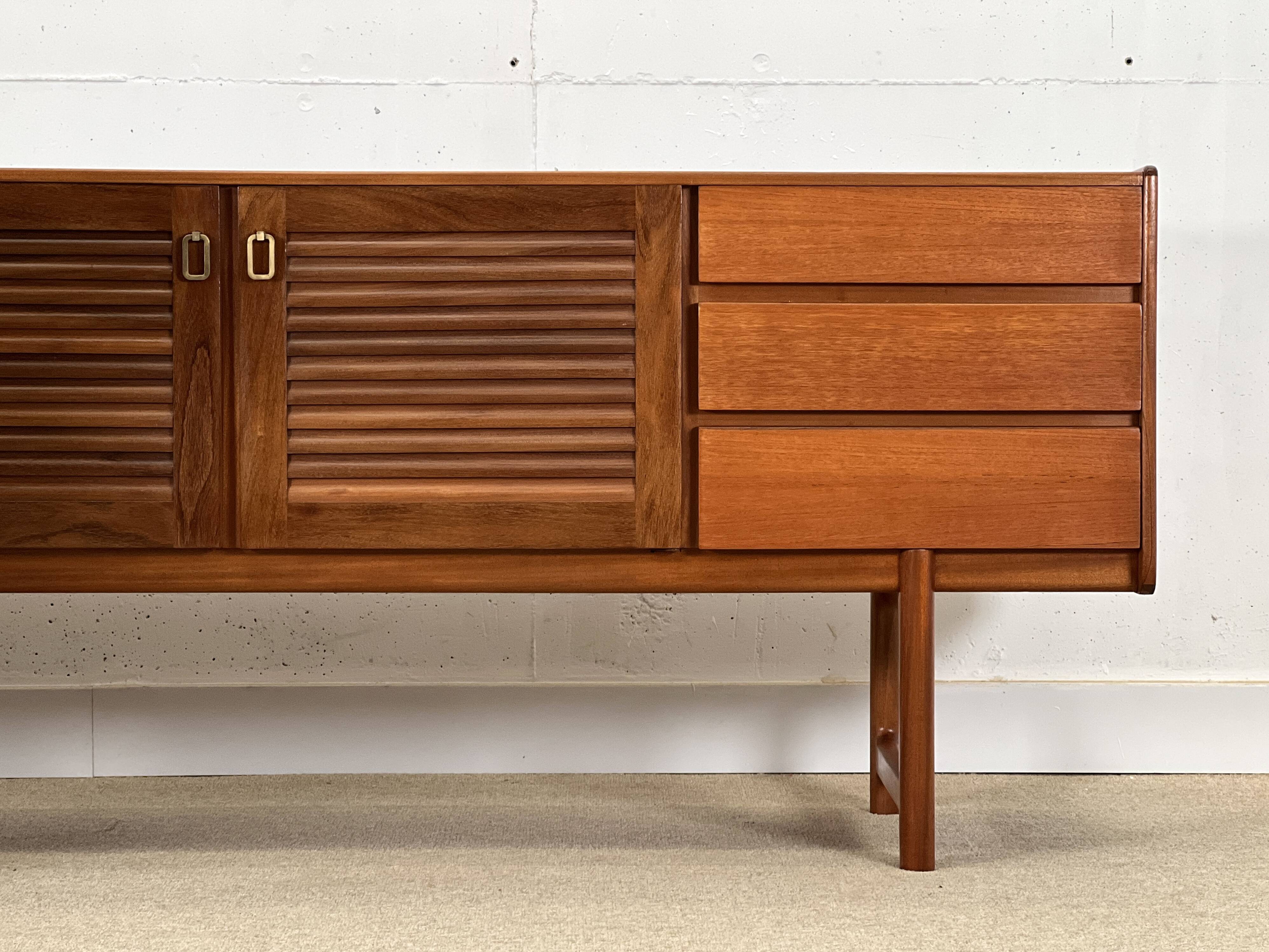 Buffet Mcintosh en noyer.