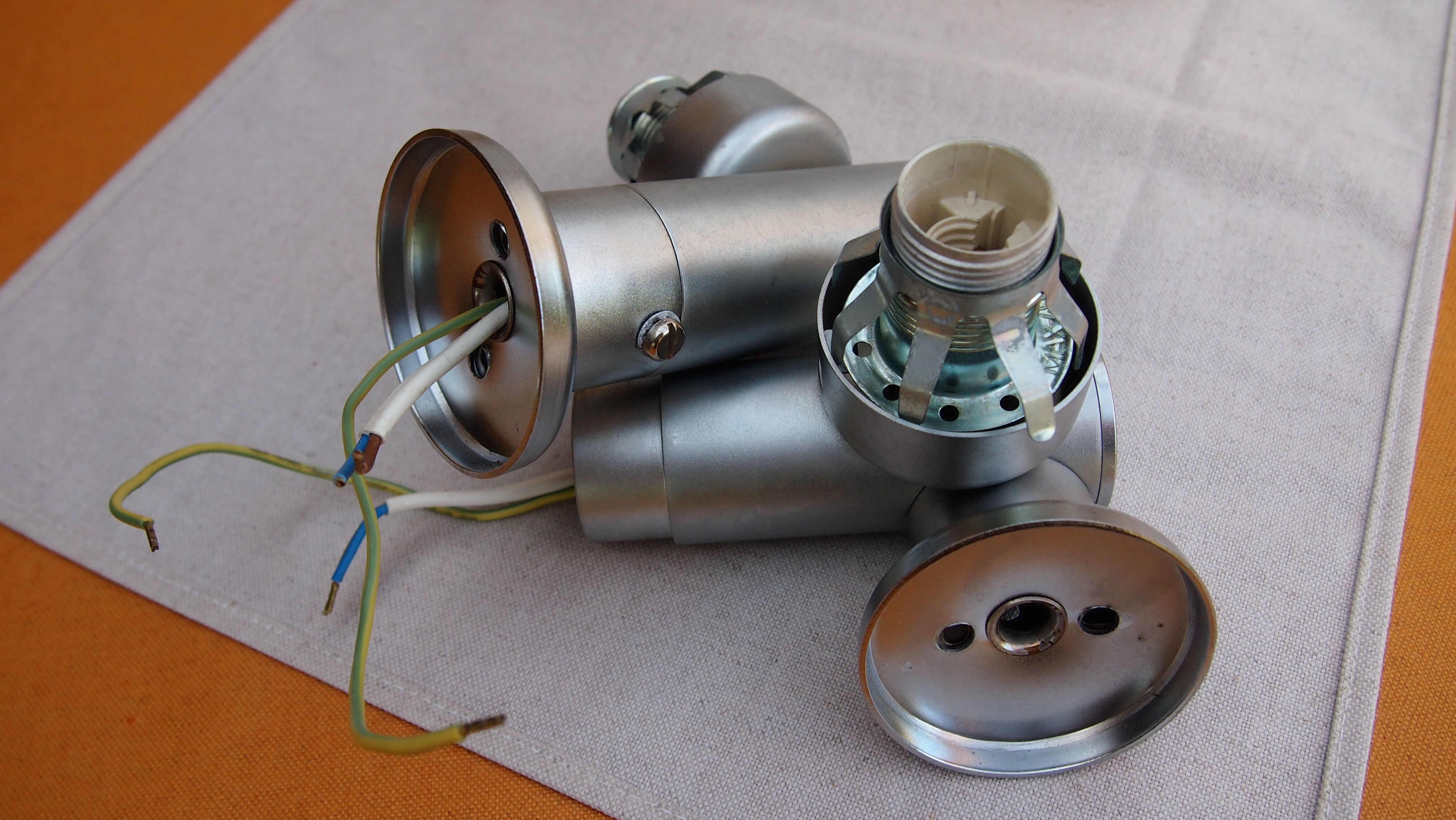 Set of 2 wall sconces