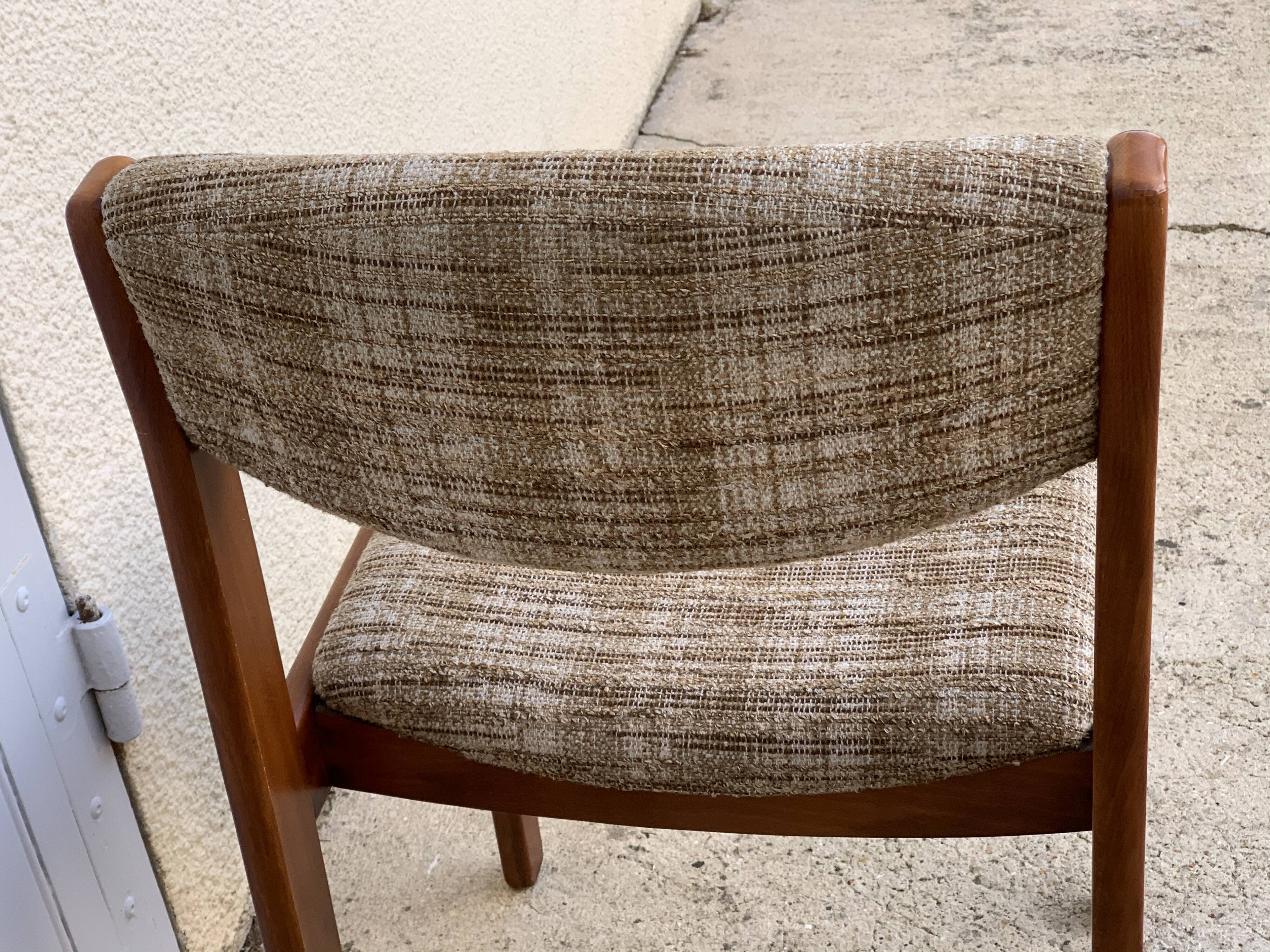 Pair of vintage chairs 1970