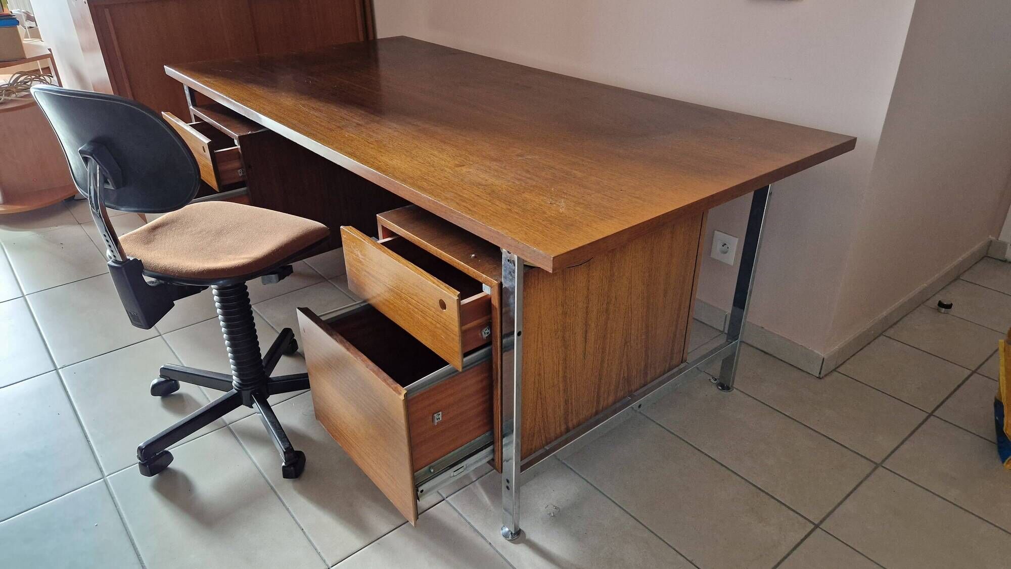 Large executive office