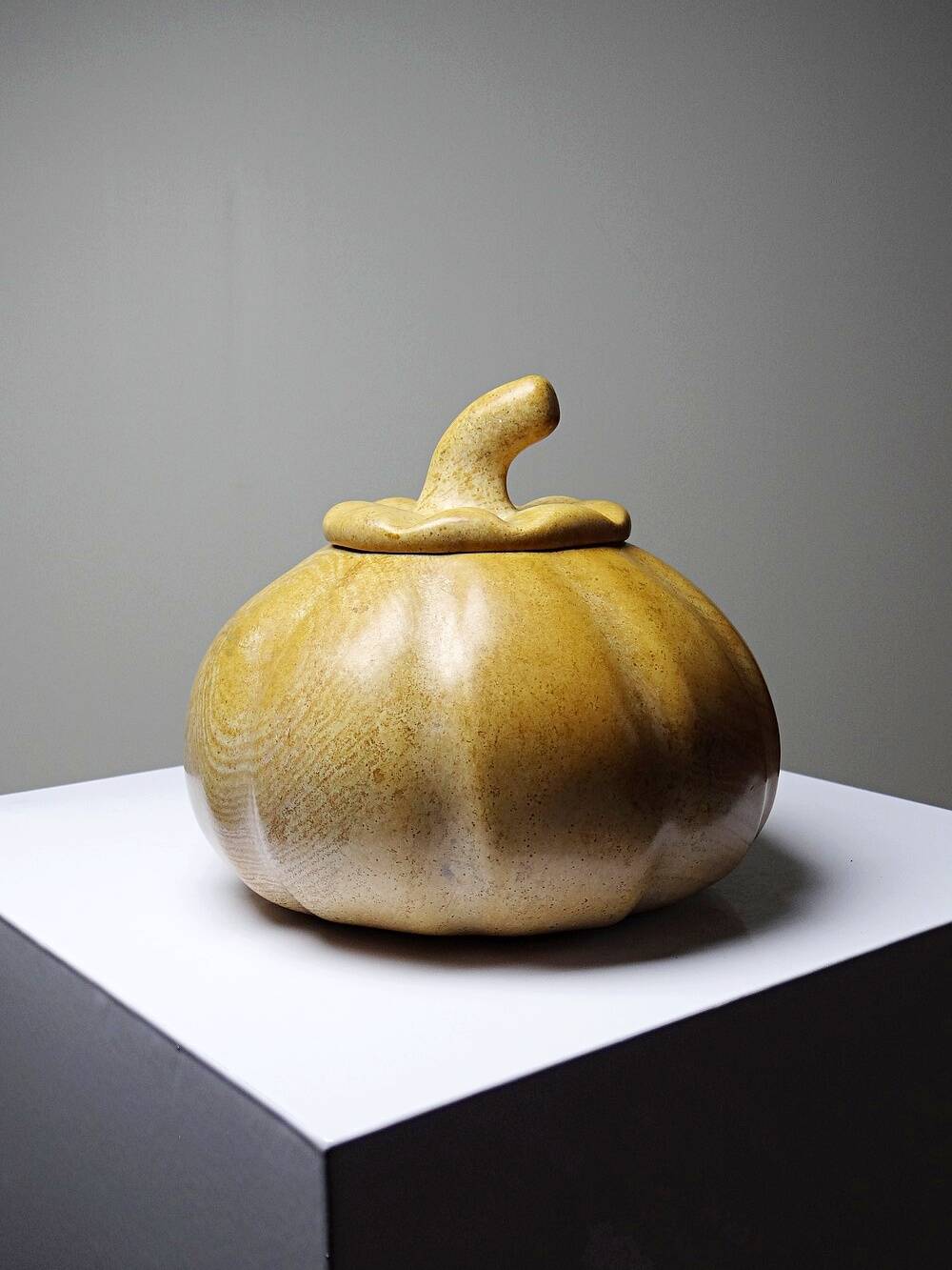 Vintage carved and polished stone box, pumpkin vintage craft 1980-1990