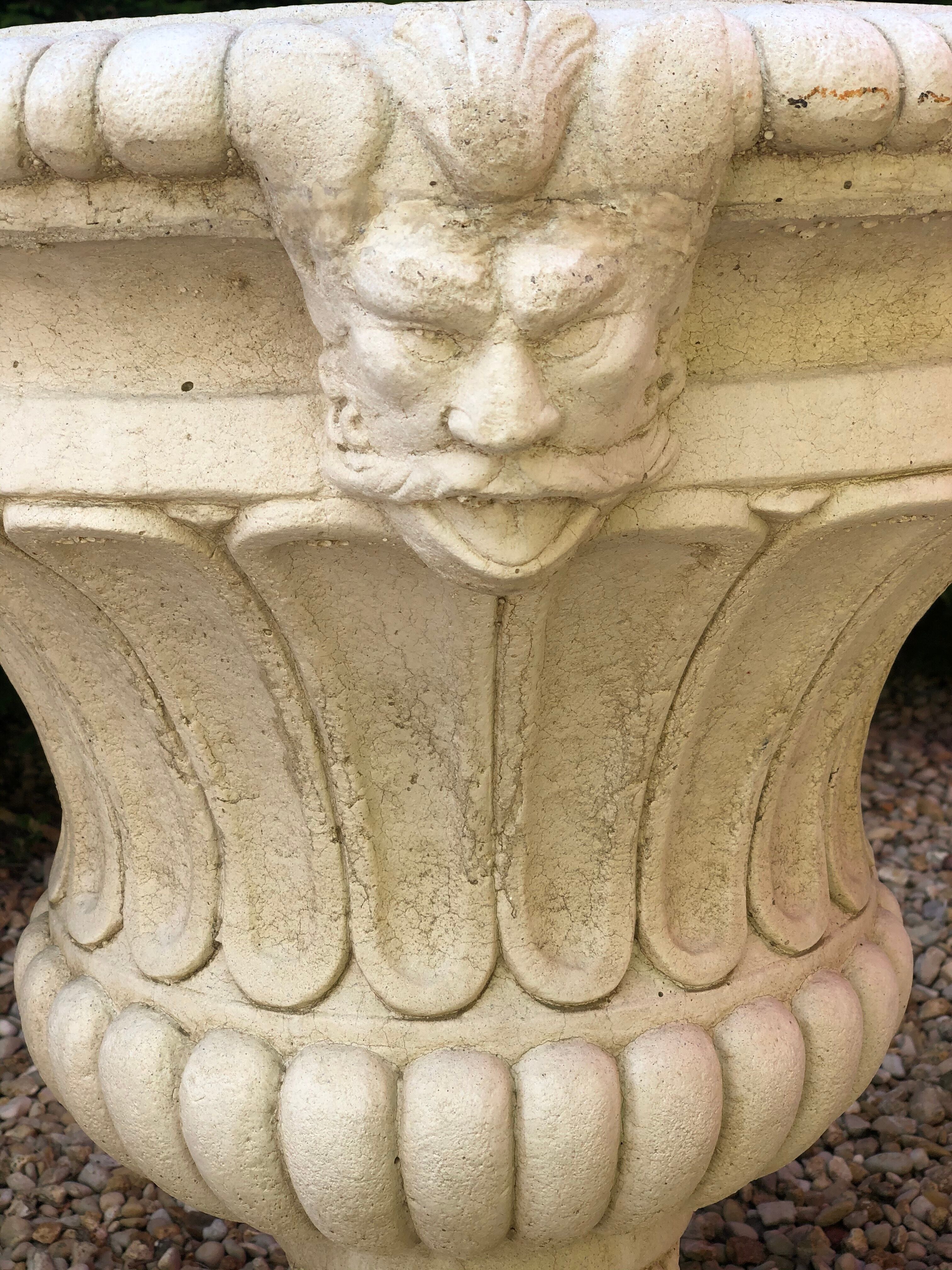 Jarre reconstituted head decorations, rings on handles