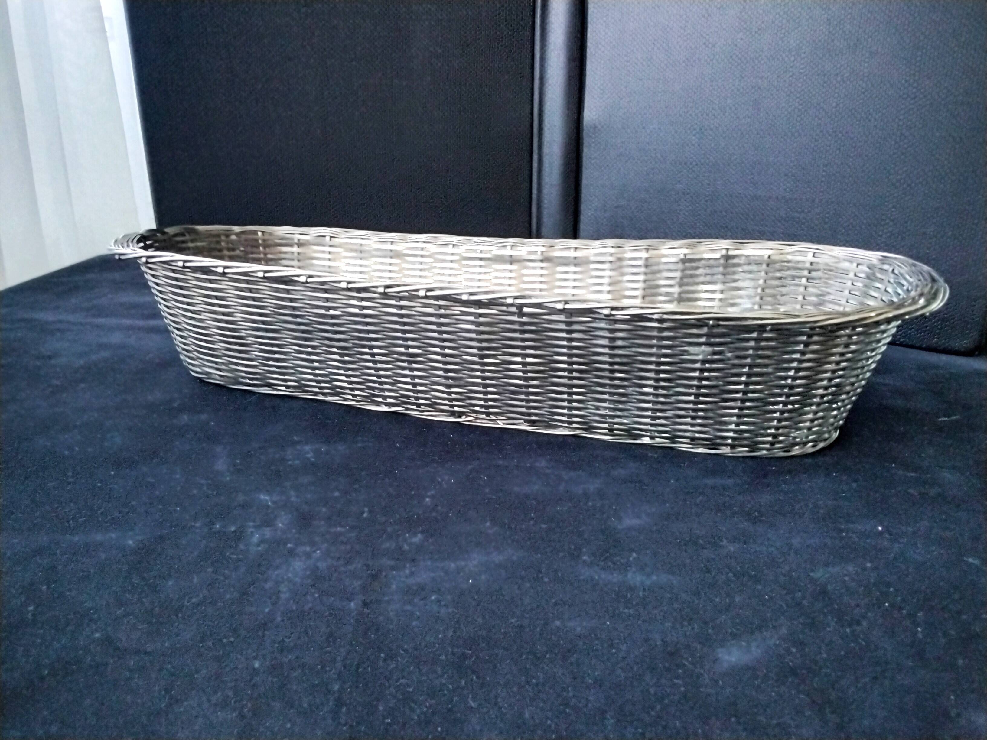 Bread basket, basket in braided silver metal wire