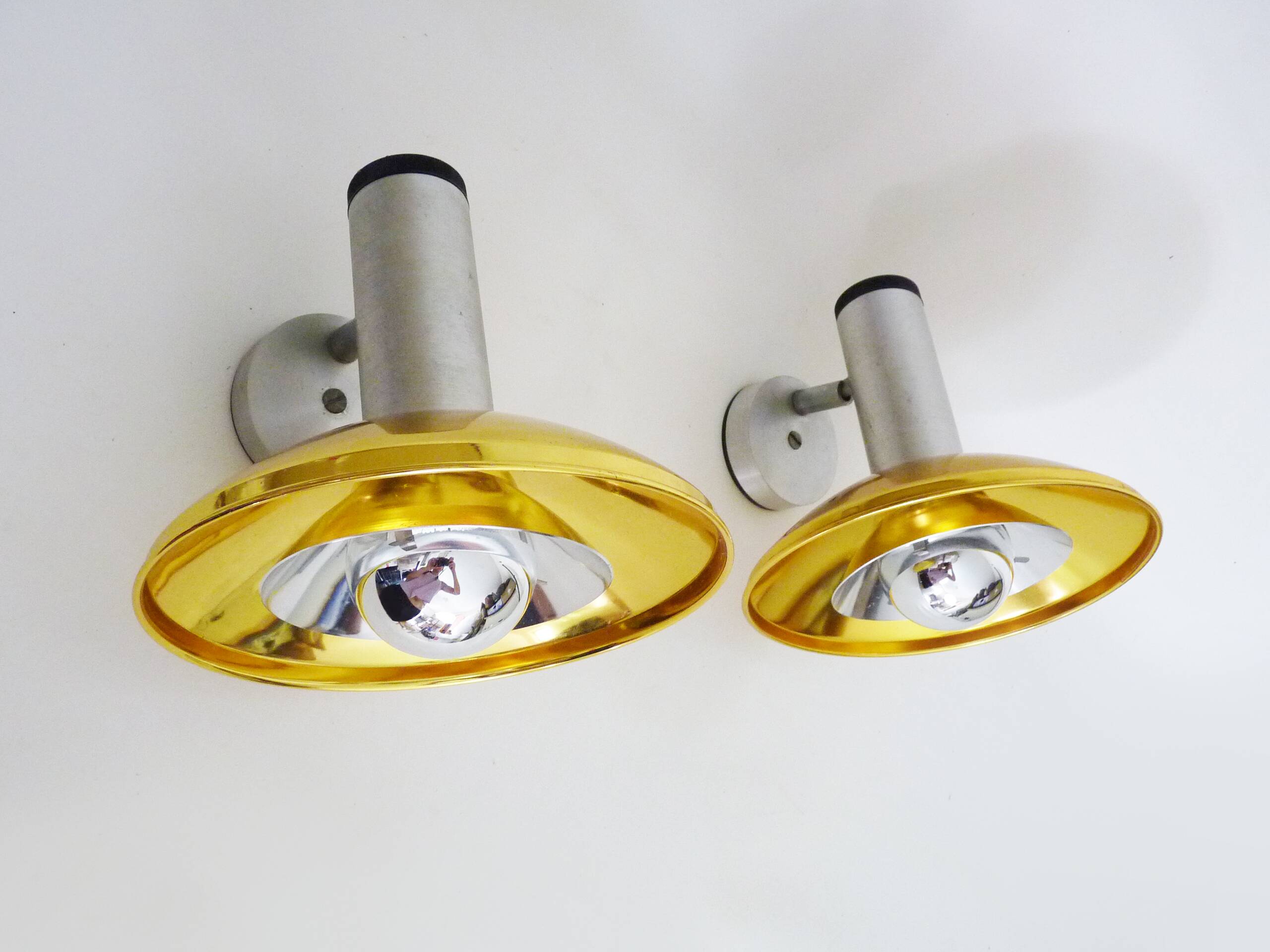 Paire d'appliques murales orientable Philips chromé et or années 70