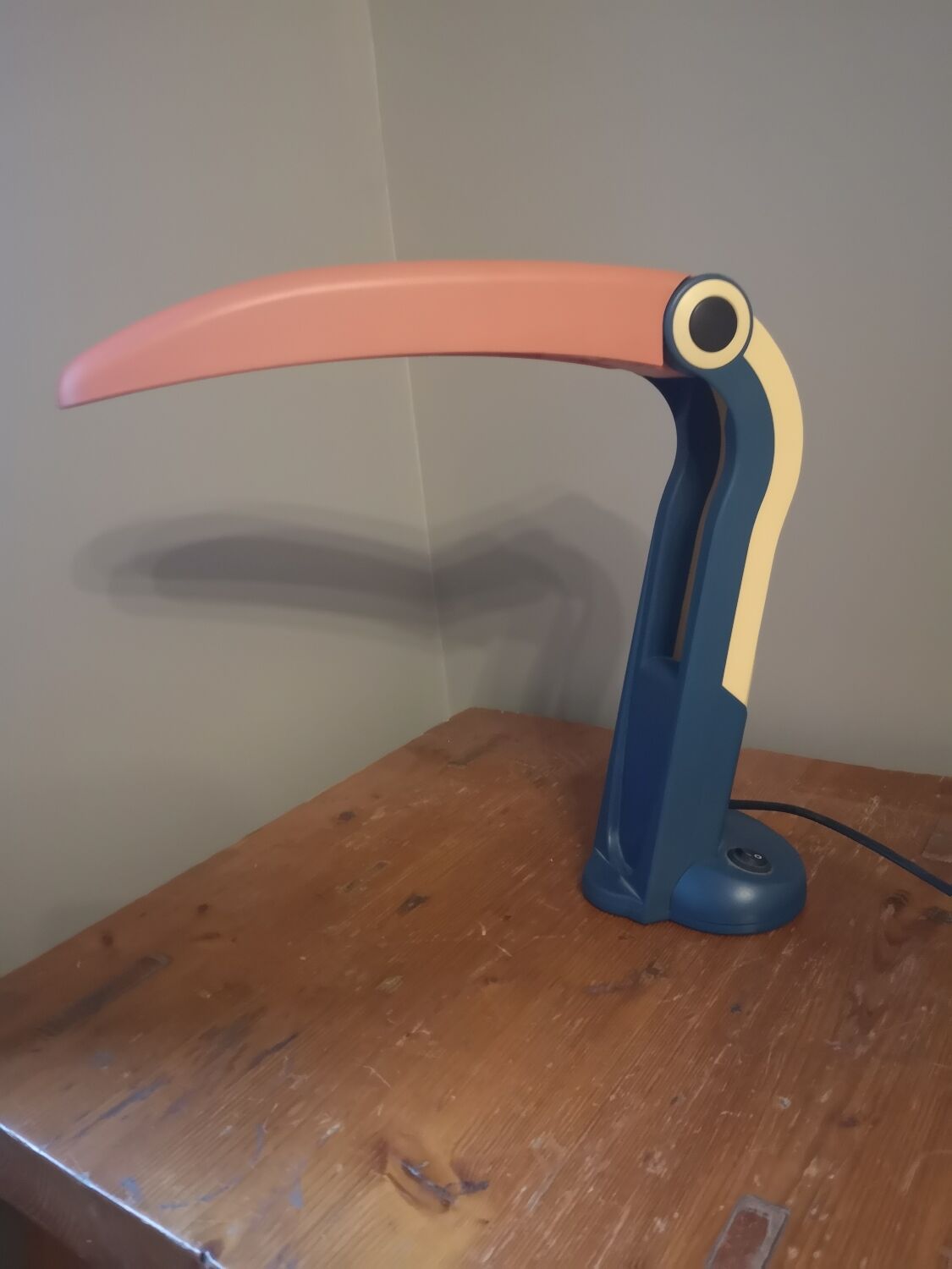Vintage toucan lamp