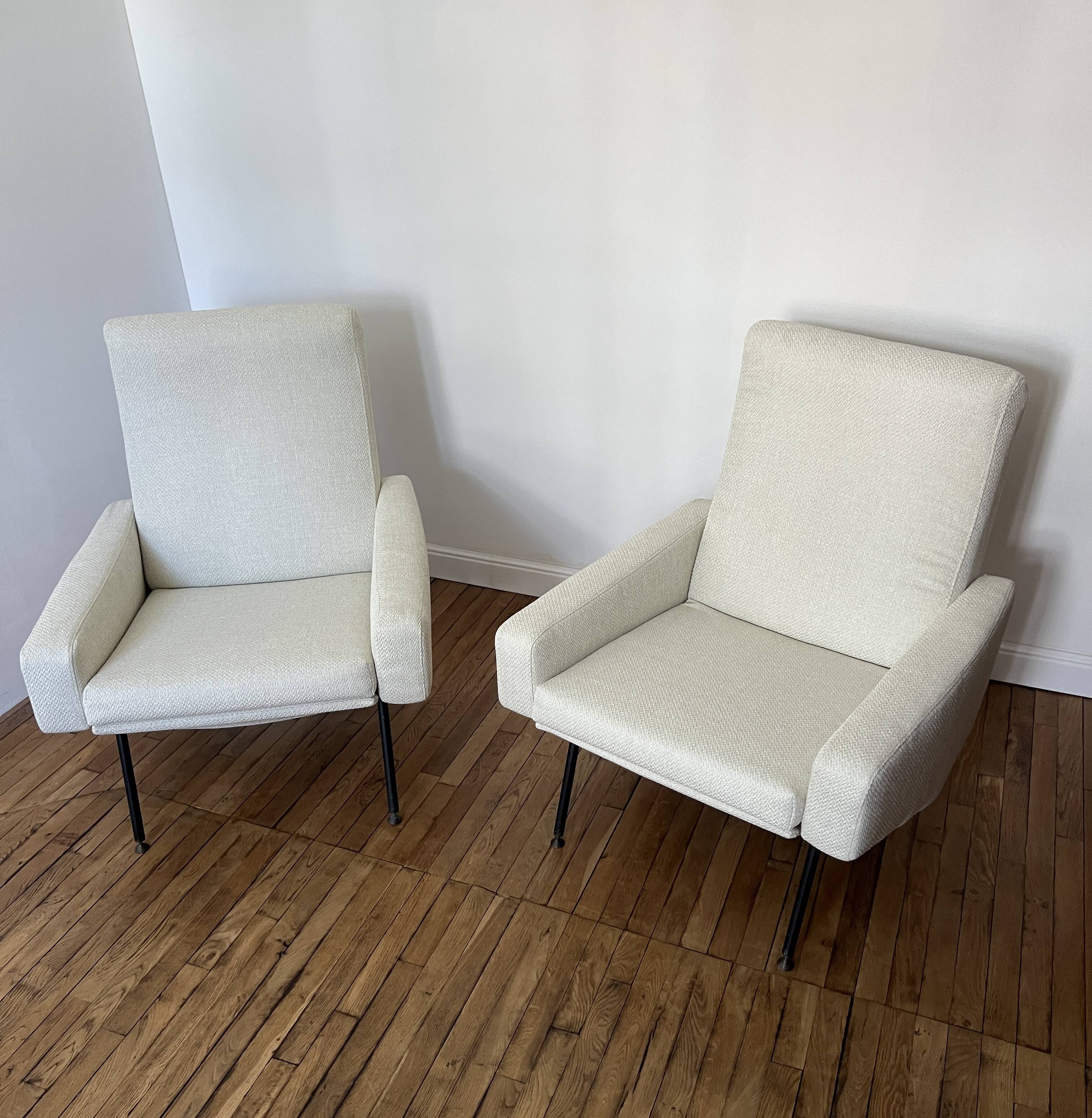 Pair of "Troïka" armchairs by Pierre Guariche, Airborne. Reupholstered 2026.