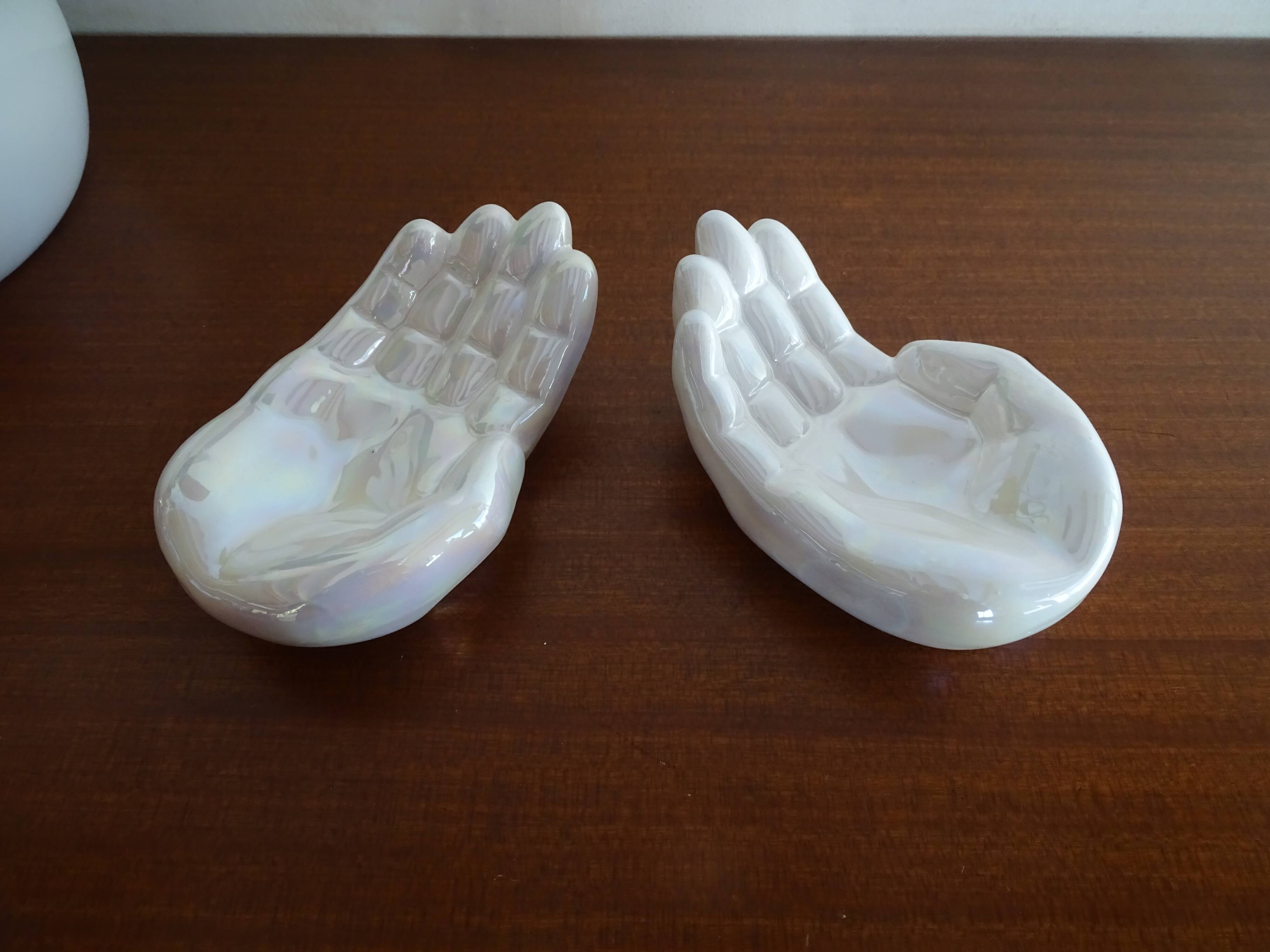 Pair of empty iridescent hand pockets in vintage ceramic 1960
