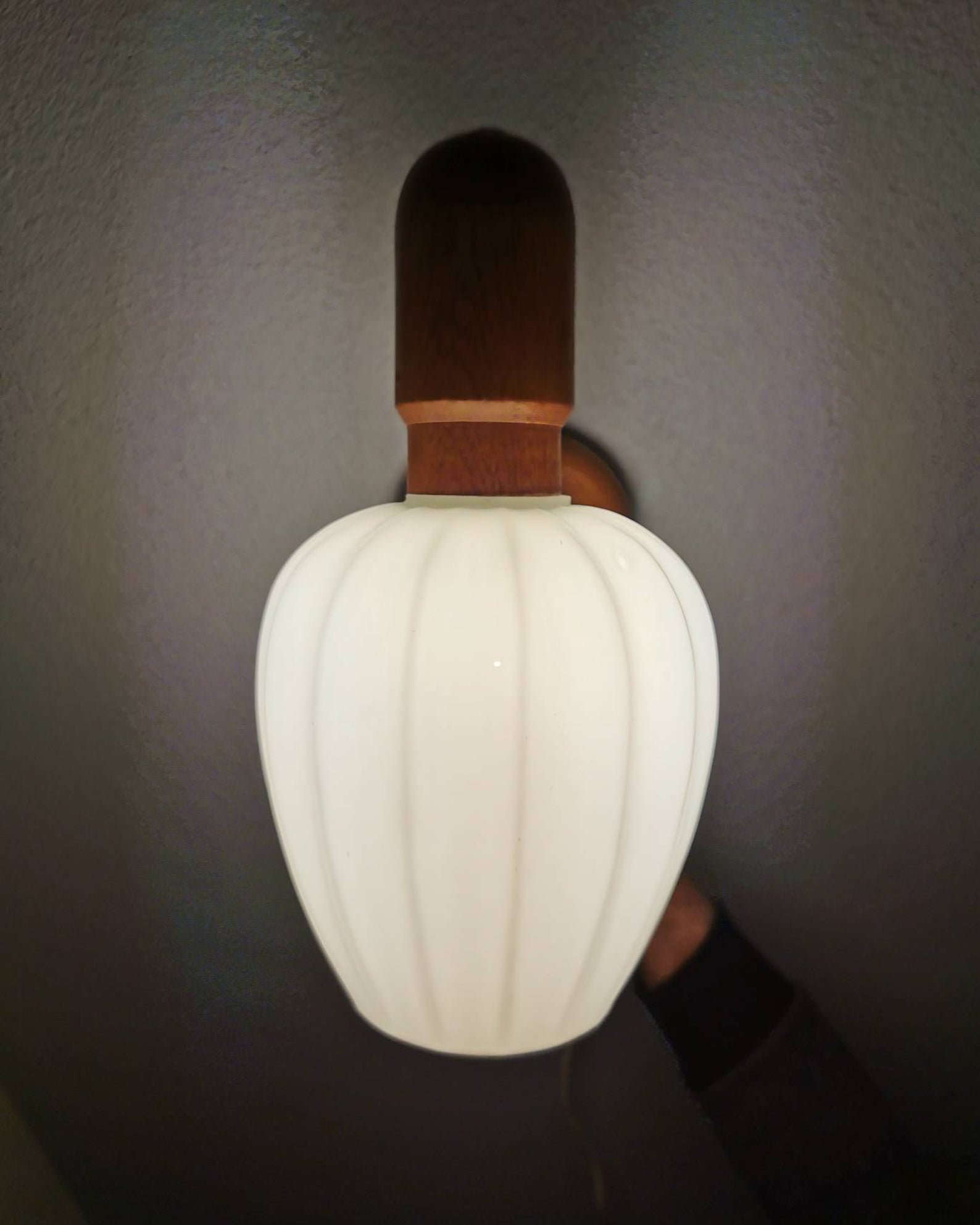 Apply with 1970 pleated glass blind