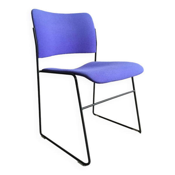 Chaise empilable 40/4 Howe bleue par David Rowland