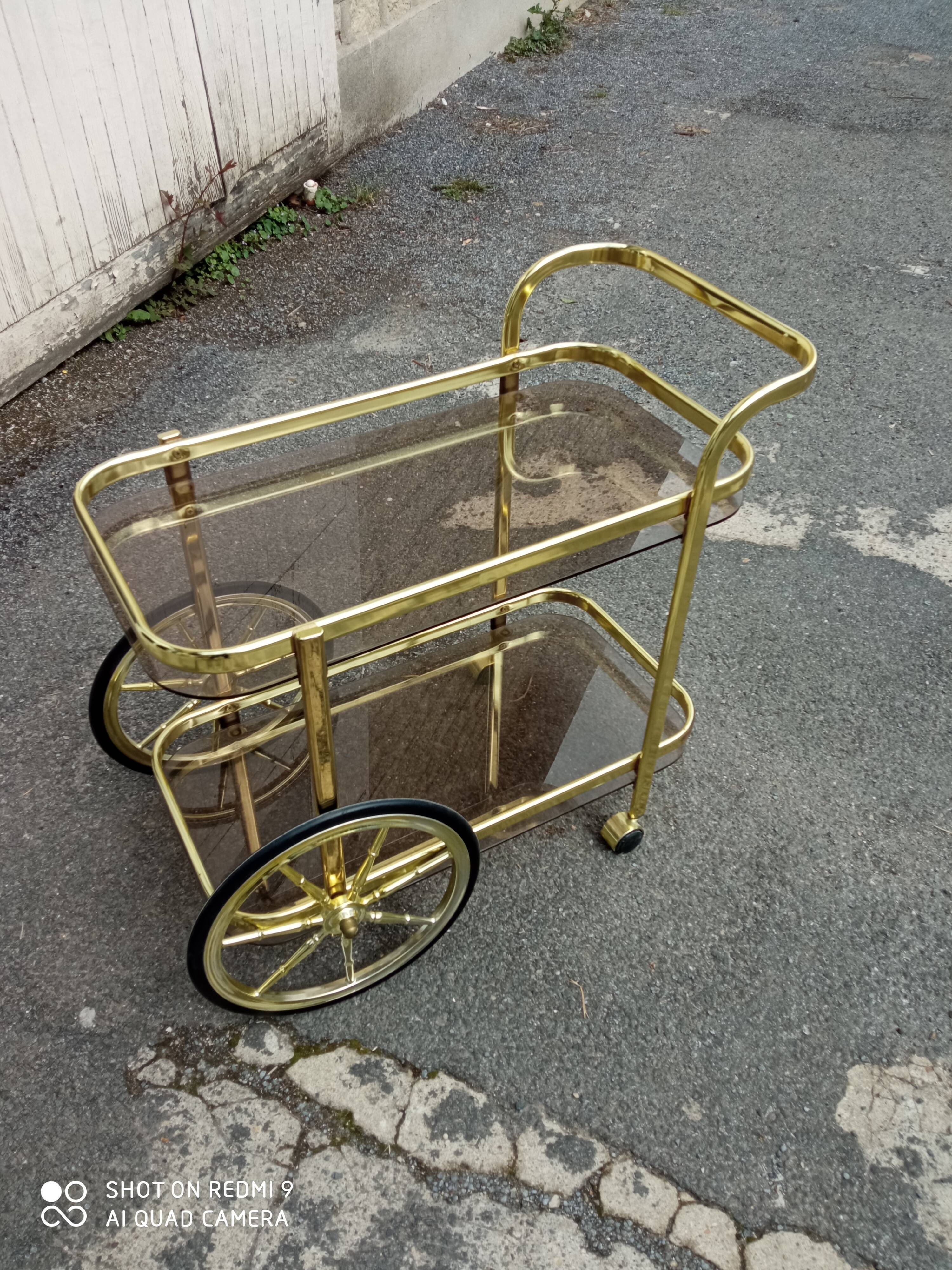 Serving table of the 70