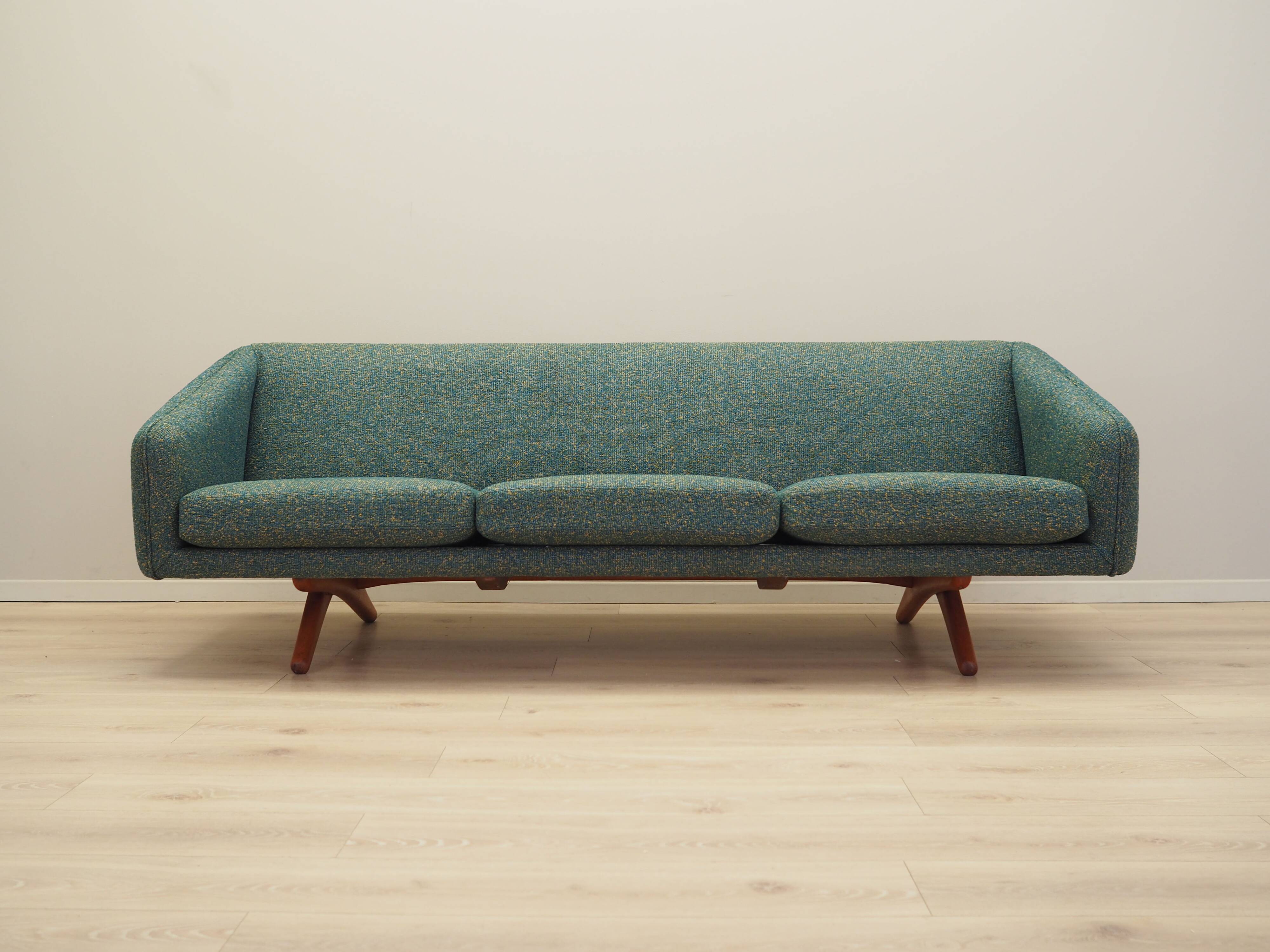 Canapé vert mélangé, design danois, années 1960, fabricant : A. Mikael Laursen.