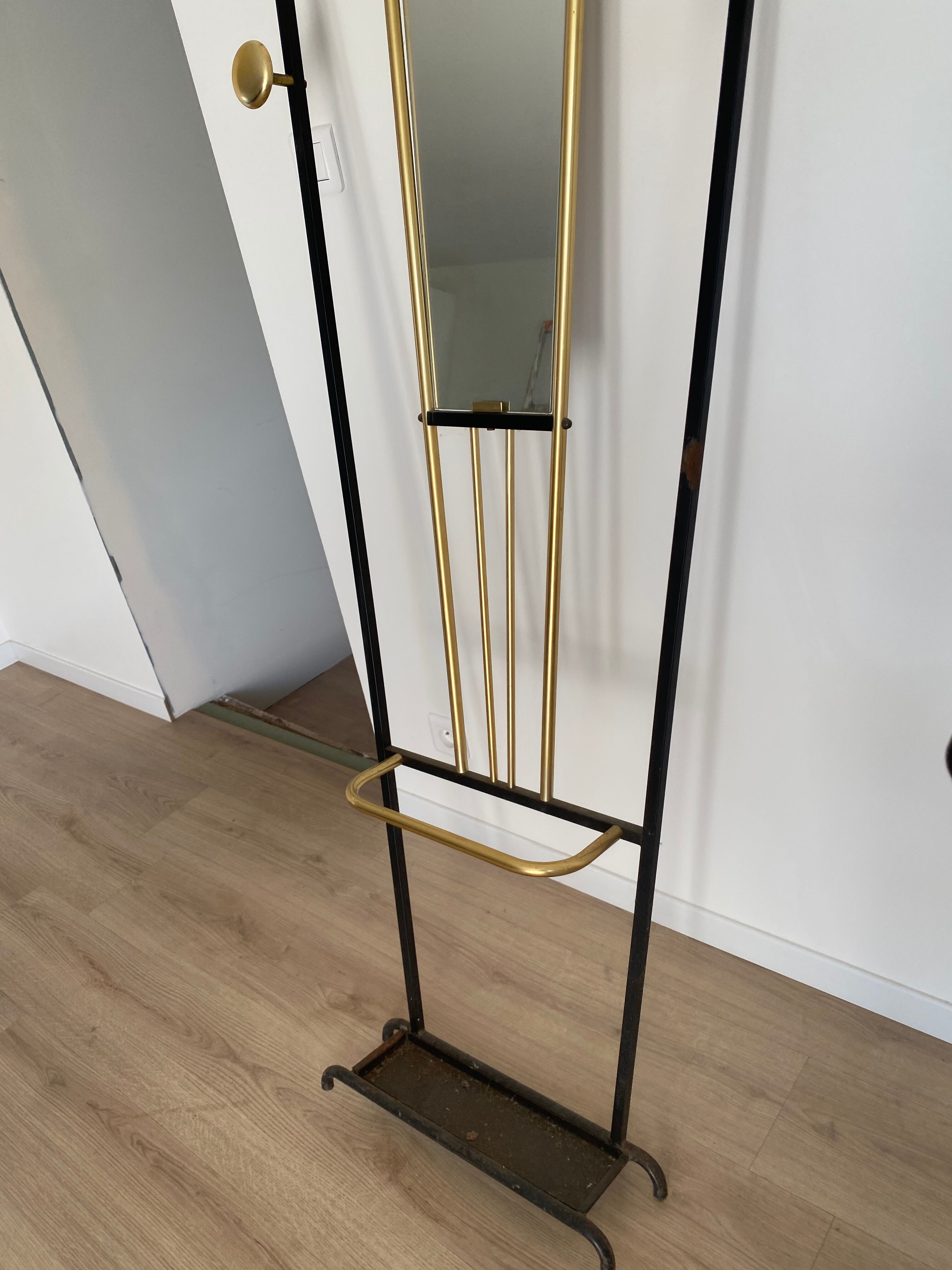 Cloakroom coat rack