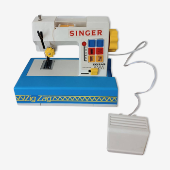 Children's toy sewing machine