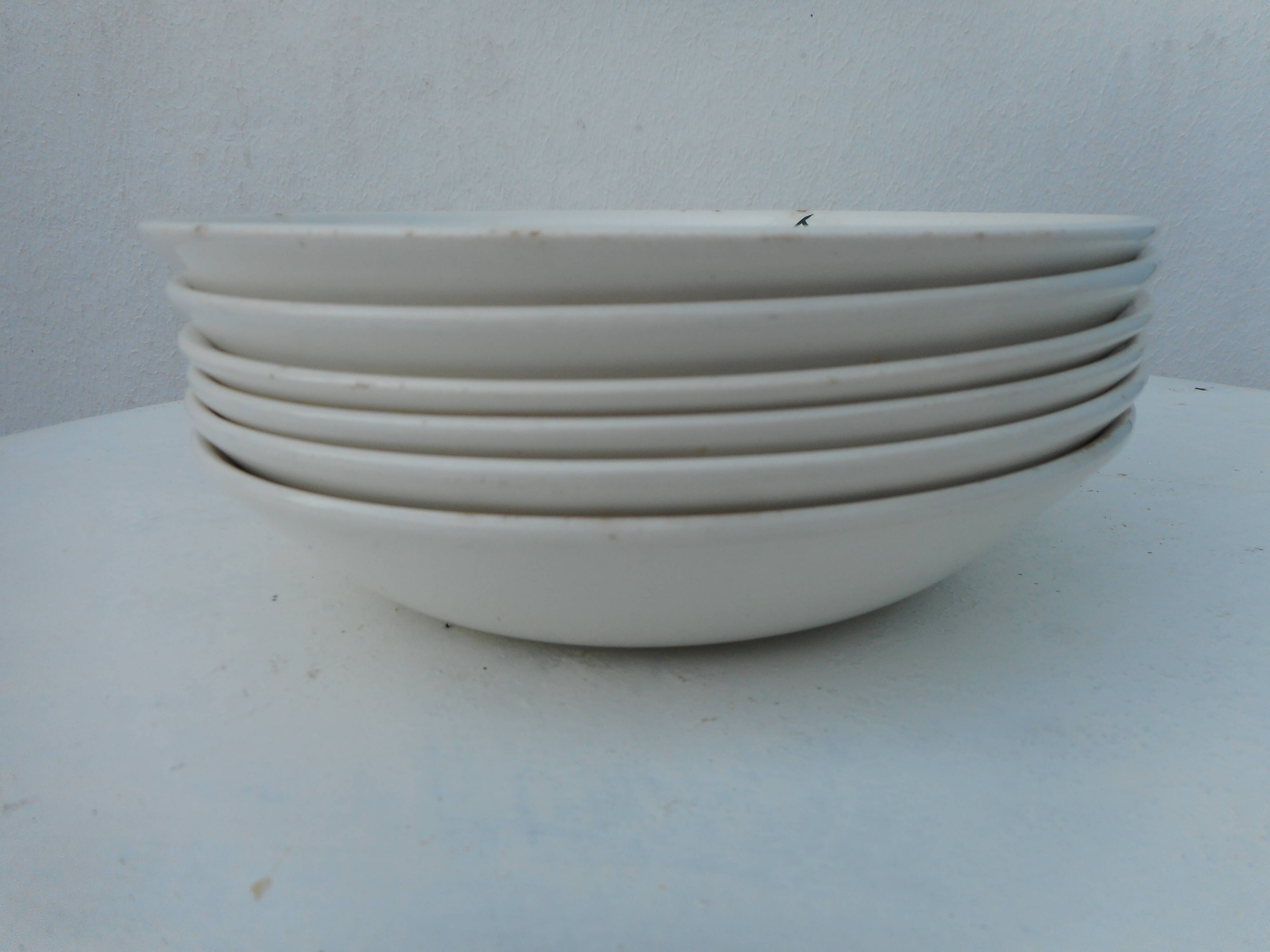 Set of six hollow plates "cap" in earthenware