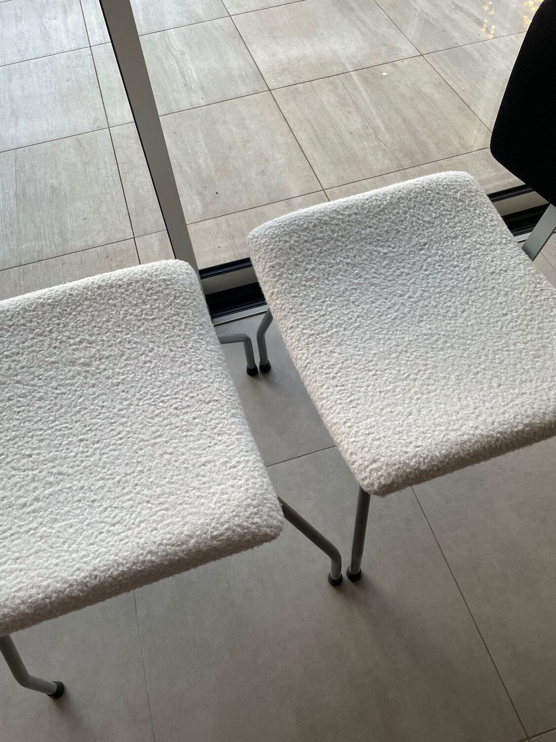 Armchair and footrest in boucle wool.