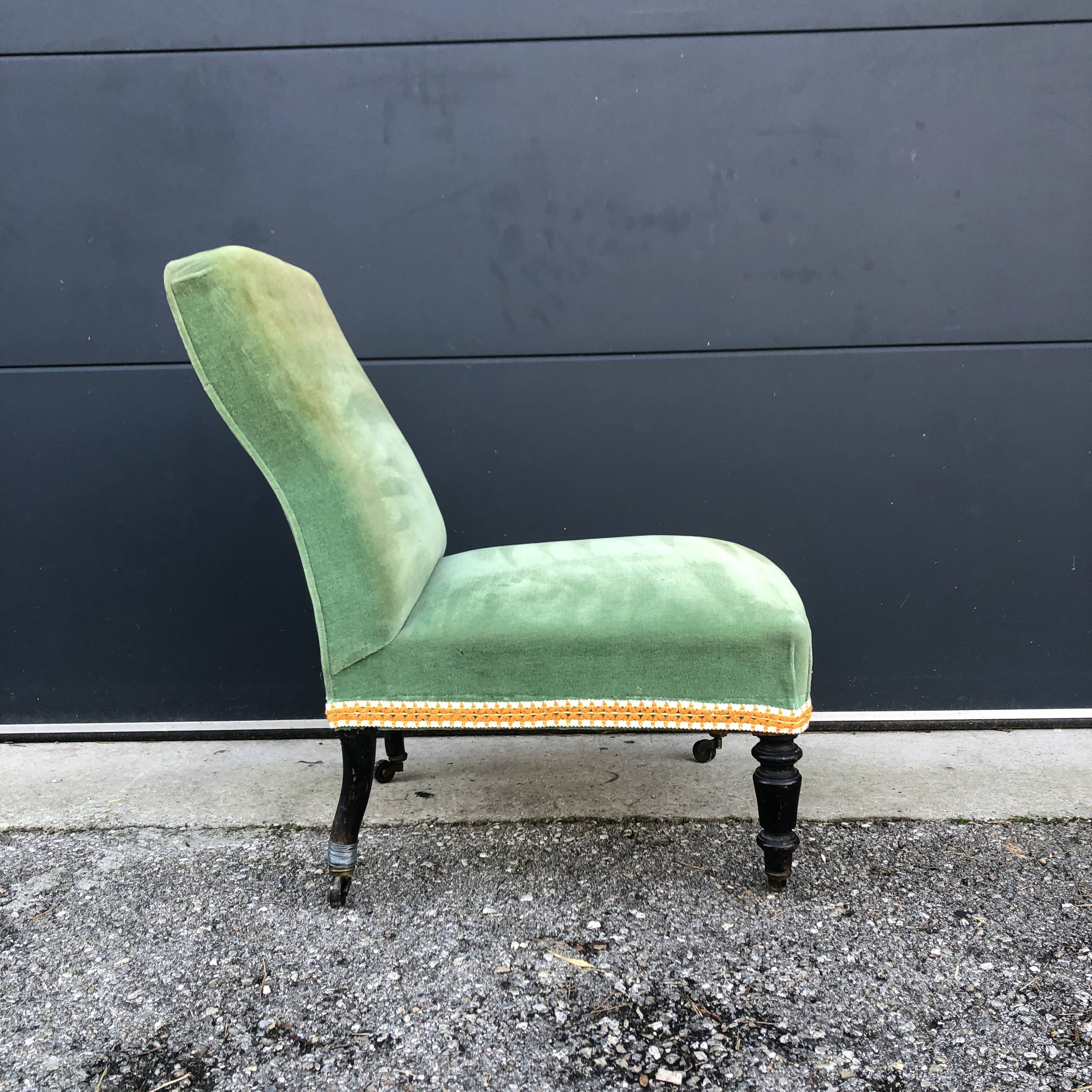 Toad armchair