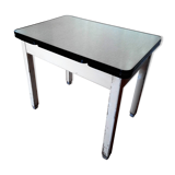 Table wood and formica