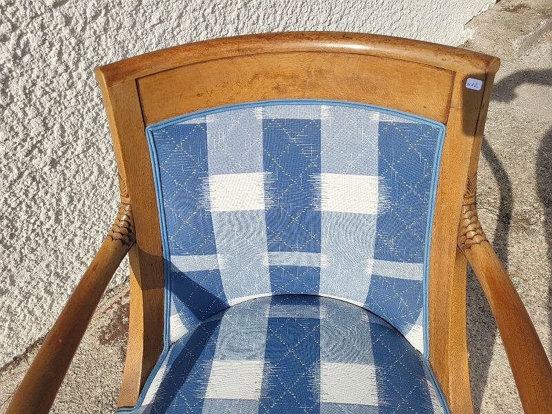 Armchair backrest rounded fish head