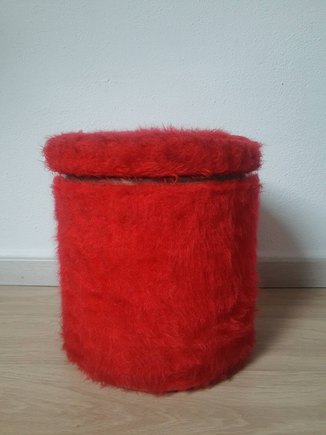 Vintage red moumoute chest stool pouf