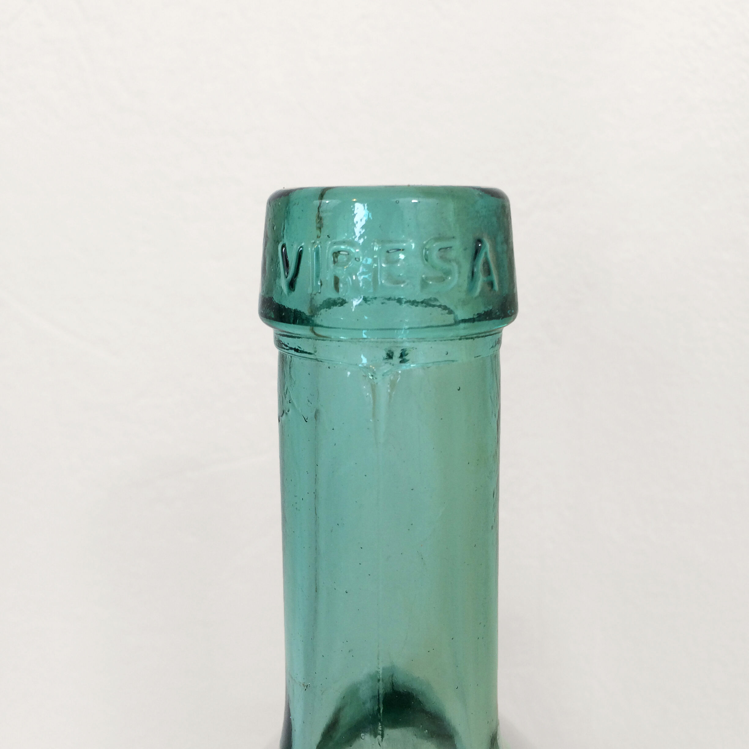 Demiojhn flat in blue glass 1.5L